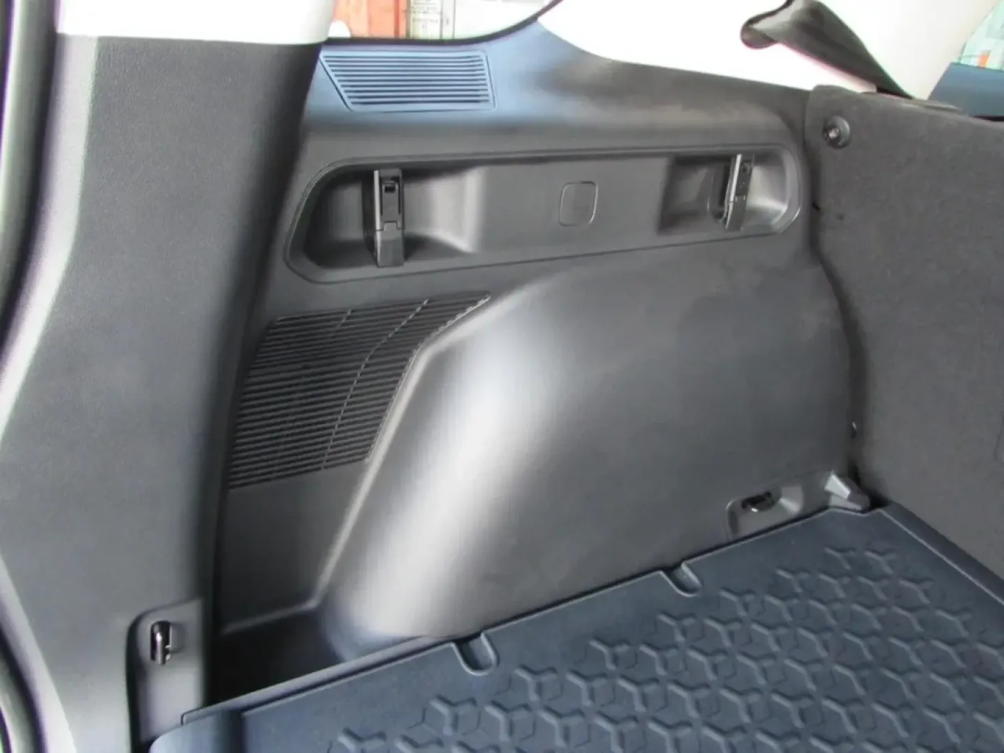 2026 /Medium Lt Smoked Truffle Ford Bronco Sport Big Bend (3FMCR9BN4TR) with an 1.5L EcoBoost engine, Automatic transmission, located at 12836 Highway 21, De Soto, MO, 63020, (636) 337-7777, 38.151867, -90.575615 - Ready for weekend trailheads, weekday commutes, and spur-of-the-moment road trips down Highway 21, this **2026 Ford Bronco Sport Big Bend** is built for drivers who want everyday comfort with real SUV capability. If your lifestyle includes hauling gear to Washington State Park, meeting friends for d - Photo#25