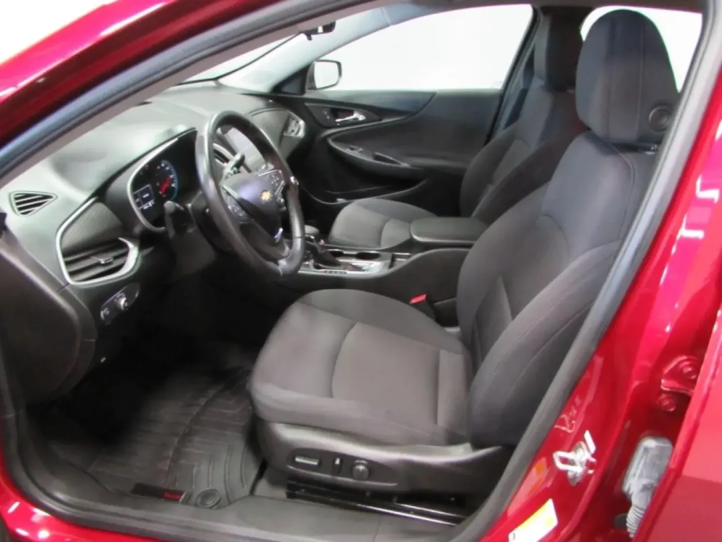 2021 /Jet Black Chevrolet Malibu RS (1G1ZG5ST4MF) with an 1.5L L4 DOHC 16V engine, Automatic transmission, located at 12836 Highway 21, De Soto, MO, 63020, (636) 337-7777, 38.151867, -90.575615 - Set up for the real world-school drop-offs, a daily commute down Hwy 21, and spontaneous weekend drives through Jefferson County-this 2021 Chevrolet Malibu RS is the kind of sporty, efficient sedan that fits a busy lifestyle without stretching your budget. With its bold Red exterior, sleek RS stylin - Photo#9