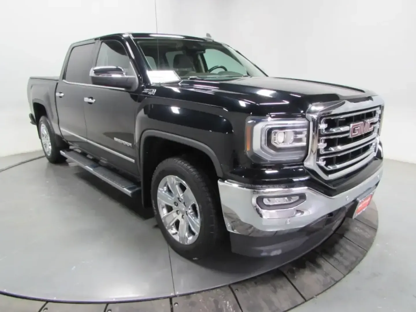 2018 /Cocoa/Dune GMC Sierra 1500 SLT (3GTU2NEC1JG) with an 5.3L V8 OHV 16V engine, 6A transmission, located at 12830 Highway 21, De Soto, MO, 63020, (636) 337-7777, 38.153099, -90.573624 - Need a truck that can handle weekday commutes in Jefferson County, weekend projects at home, and a spur-of-the-moment getaway down Highway 21? This 2018 GMC Sierra 1500 SLT Crew Cab 4WD is built for real life-comfortable enough for long drives, capable enough for tough jobs, and refined enough to fe - Photo#0