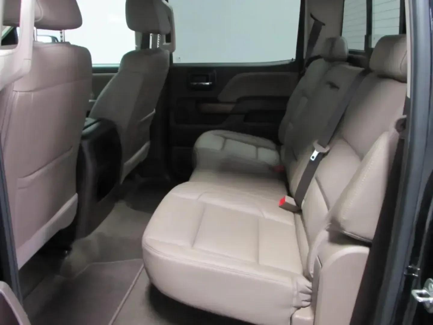 2018 /Cocoa/Dune GMC Sierra 1500 SLT (3GTU2NEC1JG) with an 5.3L V8 OHV 16V engine, 6A transmission, located at 12830 Highway 21, De Soto, MO, 63020, (636) 337-7777, 38.153099, -90.573624 - Need a truck that can handle weekday commutes in Jefferson County, weekend projects at home, and a spur-of-the-moment getaway down Highway 21? This 2018 GMC Sierra 1500 SLT Crew Cab 4WD is built for real life-comfortable enough for long drives, capable enough for tough jobs, and refined enough to fe - Photo#14