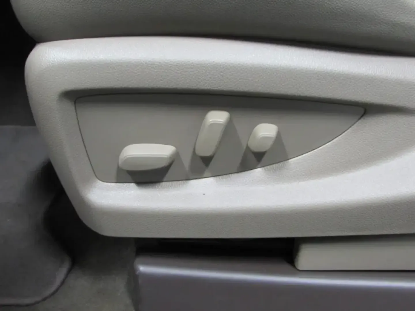 2018 /Cocoa/Dune GMC Sierra 1500 SLT (3GTU2NEC1JG) with an 5.3L V8 OHV 16V engine, 6A transmission, located at 12830 Highway 21, De Soto, MO, 63020, (636) 337-7777, 38.153099, -90.573624 - Need a truck that can handle weekday commutes in Jefferson County, weekend projects at home, and a spur-of-the-moment getaway down Highway 21? This 2018 GMC Sierra 1500 SLT Crew Cab 4WD is built for real life-comfortable enough for long drives, capable enough for tough jobs, and refined enough to fe - Photo#21