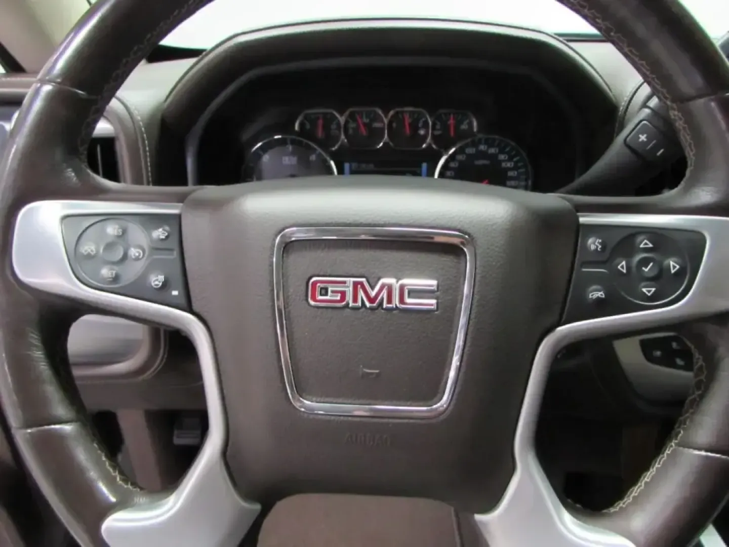 2018 /Cocoa/Dune GMC Sierra 1500 SLT (3GTU2NEC1JG) with an 5.3L V8 OHV 16V engine, 6A transmission, located at 12830 Highway 21, De Soto, MO, 63020, (636) 337-7777, 38.153099, -90.573624 - Need a truck that can handle weekday commutes in Jefferson County, weekend projects at home, and a spur-of-the-moment getaway down Highway 21? This 2018 GMC Sierra 1500 SLT Crew Cab 4WD is built for real life-comfortable enough for long drives, capable enough for tough jobs, and refined enough to fe - Photo#23