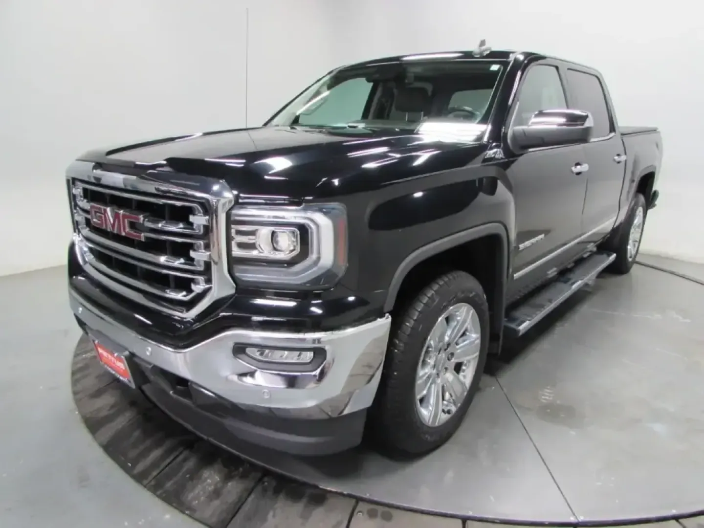 2018 /Cocoa/Dune GMC Sierra 1500 SLT (3GTU2NEC1JG) with an 5.3L V8 OHV 16V engine, 6A transmission, located at 12830 Highway 21, De Soto, MO, 63020, (636) 337-7777, 38.153099, -90.573624 - Need a truck that can handle weekday commutes in Jefferson County, weekend projects at home, and a spur-of-the-moment getaway down Highway 21? This 2018 GMC Sierra 1500 SLT Crew Cab 4WD is built for real life-comfortable enough for long drives, capable enough for tough jobs, and refined enough to fe - Photo#2