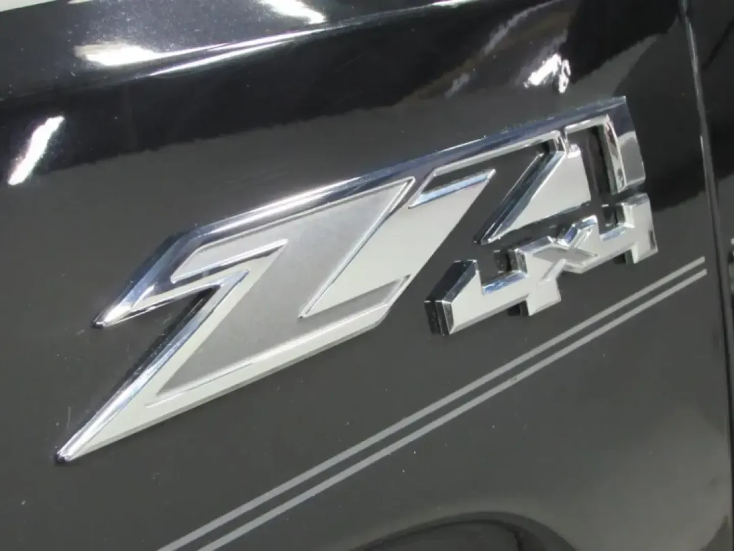 2018 /Cocoa/Dune GMC Sierra 1500 SLT (3GTU2NEC1JG) with an 5.3L V8 OHV 16V engine, 6A transmission, located at 12830 Highway 21, De Soto, MO, 63020, (636) 337-7777, 38.153099, -90.573624 - Need a truck that can handle weekday commutes in Jefferson County, weekend projects at home, and a spur-of-the-moment getaway down Highway 21? This 2018 GMC Sierra 1500 SLT Crew Cab 4WD is built for real life-comfortable enough for long drives, capable enough for tough jobs, and refined enough to fe - Photo#32