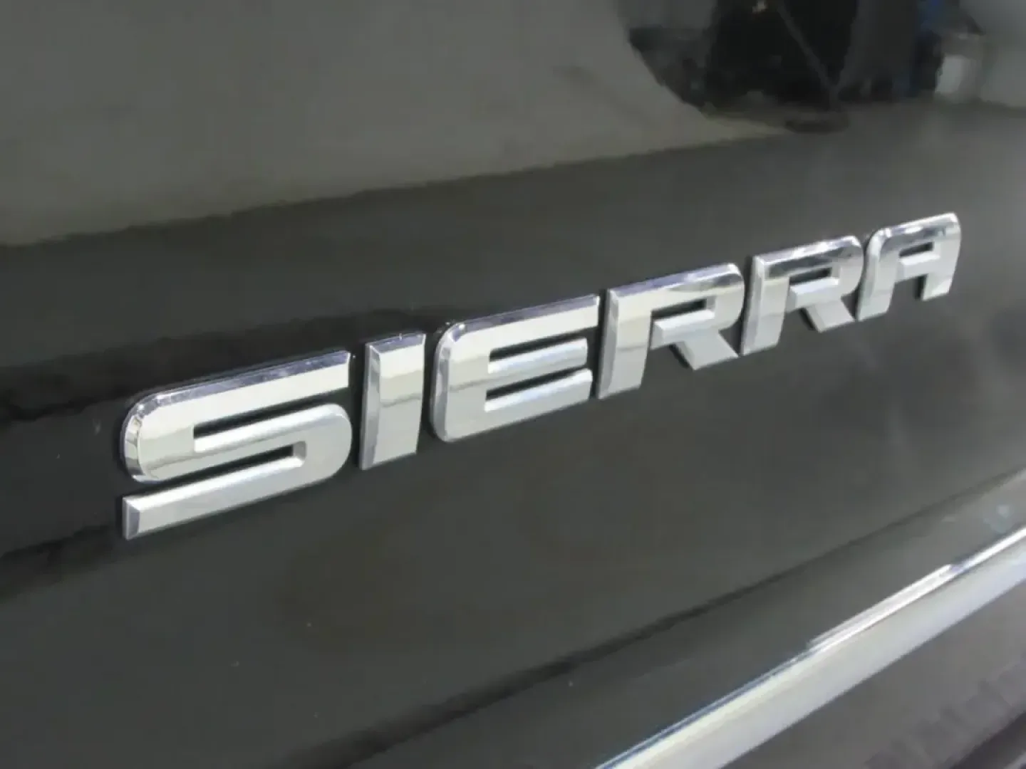 2018 /Cocoa/Dune GMC Sierra 1500 SLT (3GTU2NEC1JG) with an 5.3L V8 OHV 16V engine, 6A transmission, located at 12830 Highway 21, De Soto, MO, 63020, (636) 337-7777, 38.153099, -90.573624 - Need a truck that can handle weekday commutes in Jefferson County, weekend projects at home, and a spur-of-the-moment getaway down Highway 21? This 2018 GMC Sierra 1500 SLT Crew Cab 4WD is built for real life-comfortable enough for long drives, capable enough for tough jobs, and refined enough to fe - Photo#33