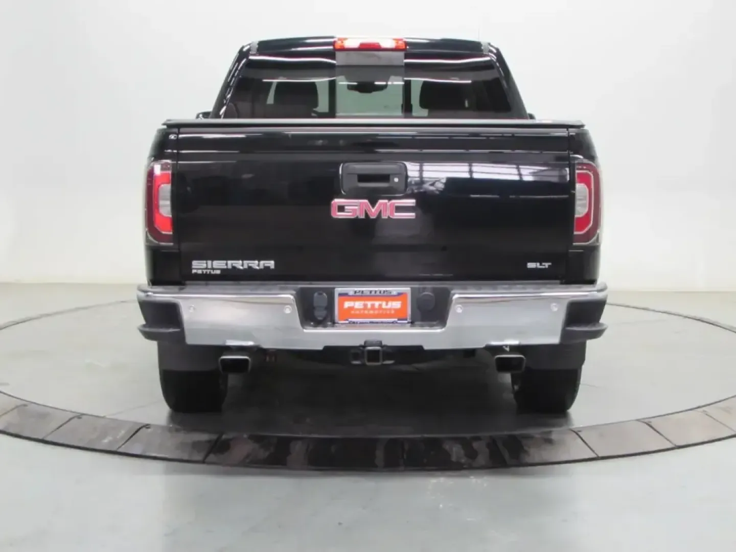 2018 /Cocoa/Dune GMC Sierra 1500 SLT (3GTU2NEC1JG) with an 5.3L V8 OHV 16V engine, 6A transmission, located at 12830 Highway 21, De Soto, MO, 63020, (636) 337-7777, 38.153099, -90.573624 - Need a truck that can handle weekday commutes in Jefferson County, weekend projects at home, and a spur-of-the-moment getaway down Highway 21? This 2018 GMC Sierra 1500 SLT Crew Cab 4WD is built for real life-comfortable enough for long drives, capable enough for tough jobs, and refined enough to fe - Photo#5