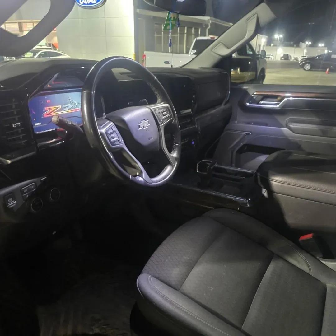 2023 /Black Chevrolet Silverado 1500 RST (1GCUDEED7PZ) with an 5.3L V8 OHV 16V engine, 6A transmission, located at 12836 Highway 21, De Soto, MO, 63020, (636) 337-7777, 38.151867, -90.575615 - Whether you're towing a trailer to the lake, hauling supplies for weekend projects, or simply wanting a confident daily driver for Missouri backroads and winter weather, this **2023 Chevrolet Silverado 1500** is built for real life. With a strong V8, four-wheel-drive capability, and the kind of comf - Photo#3