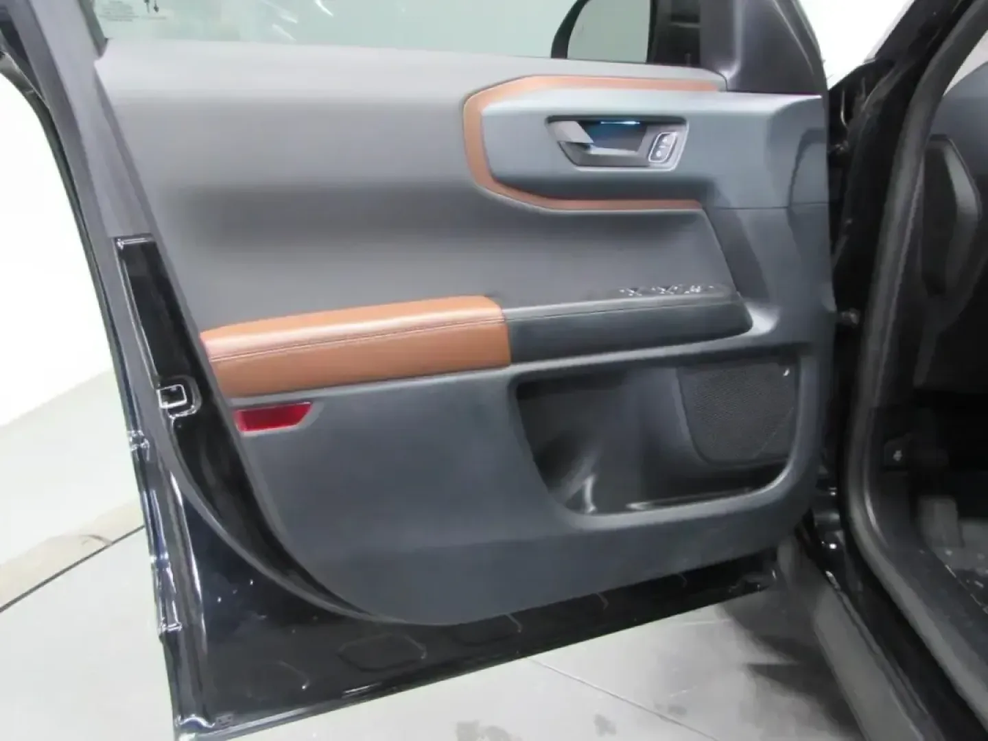 2021 /Ebony/Brown Ford Bronco Sport Outer Banks (3FMCR9C69MR) with an 1.5L L3 engine, Automatic transmission, located at 12830 Highway 21, De Soto, MO, 63020, (636) 337-7777, 38.153099, -90.573624 - Weekday commutes down Highway 21, weekend escapes to Washington State Park, or a spontaneous road trip along I55-this 2021 Ford Bronco Sport Outer Banks is built for Missouri life when you want one SUV that can do it all. With Four Wheel Drive and a confident, easy-to-drive size, it's a smart pick f - Photo#11