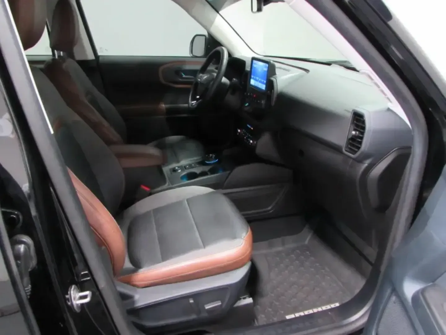 2021 /Ebony/Brown Ford Bronco Sport Outer Banks (3FMCR9C69MR) with an 1.5L L3 engine, Automatic transmission, located at 12830 Highway 21, De Soto, MO, 63020, (636) 337-7777, 38.153099, -90.573624 - Weekday commutes down Highway 21, weekend escapes to Washington State Park, or a spontaneous road trip along I55-this 2021 Ford Bronco Sport Outer Banks is built for Missouri life when you want one SUV that can do it all. With Four Wheel Drive and a confident, easy-to-drive size, it's a smart pick f - Photo#16