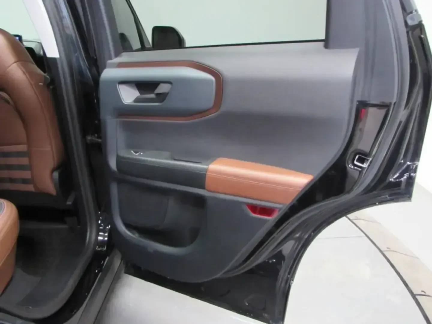 2021 /Ebony/Brown Ford Bronco Sport Outer Banks (3FMCR9C69MR) with an 1.5L L3 engine, Automatic transmission, located at 12830 Highway 21, De Soto, MO, 63020, (636) 337-7777, 38.153099, -90.573624 - Weekday commutes down Highway 21, weekend escapes to Washington State Park, or a spontaneous road trip along I55-this 2021 Ford Bronco Sport Outer Banks is built for Missouri life when you want one SUV that can do it all. With Four Wheel Drive and a confident, easy-to-drive size, it's a smart pick f - Photo#17