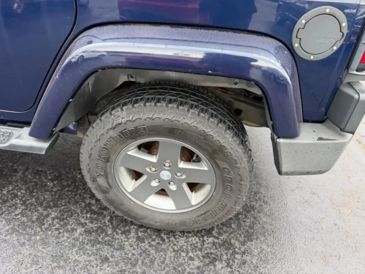 2013 /Black Interior Leather Trimmed Jeep Wrangler Unlimited Freedom Edition (1C4BJWDG7DL) with an 3.6L SMPI 24V VVT V6 engine, Automatic transmission, located at 970 Woodlawn Dr., Farmington, MO, 63640, (573) 431-7800, 37.825642, -90.468674 - Weekend trail runs, summer float trips, and spontaneous road trips down Highway 67 feel a lot more possible when your SUV is built for adventure and everyday practicality. This 2013 Jeep Wrangler Unlimited Freedom Edition is the kind of vehicle that fits an active Missouri lifestyle-roomy enough for - Photo#5