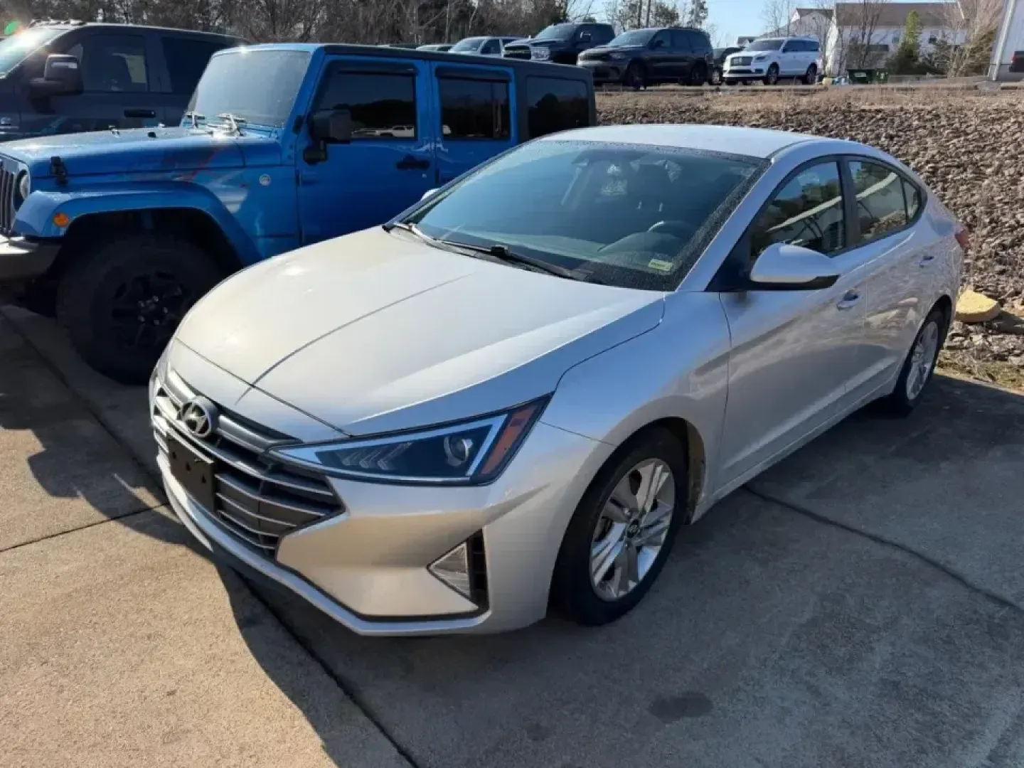 2020 /Black Cloth Hyundai Elantra SEL (5NPD84LFXLH) with an 2.0L DOHC 16V 4-Cylinder D-CVVT MPI engine, Automatic transmission, located at 970 Woodlawn Dr., Farmington, MO, 63640, (573) 431-7800, 37.825642, -90.468674 - If your days are packed with long commutes, quick school drop-offs, and the occasional weekend escape down Highway 67, this 2020 Hyundai Elantra SEL is the kind of sedan that fits real life-easy to park, efficient on fuel, and comfortable enough to make every mile feel simpler. It's a smart pick for - Photo#1