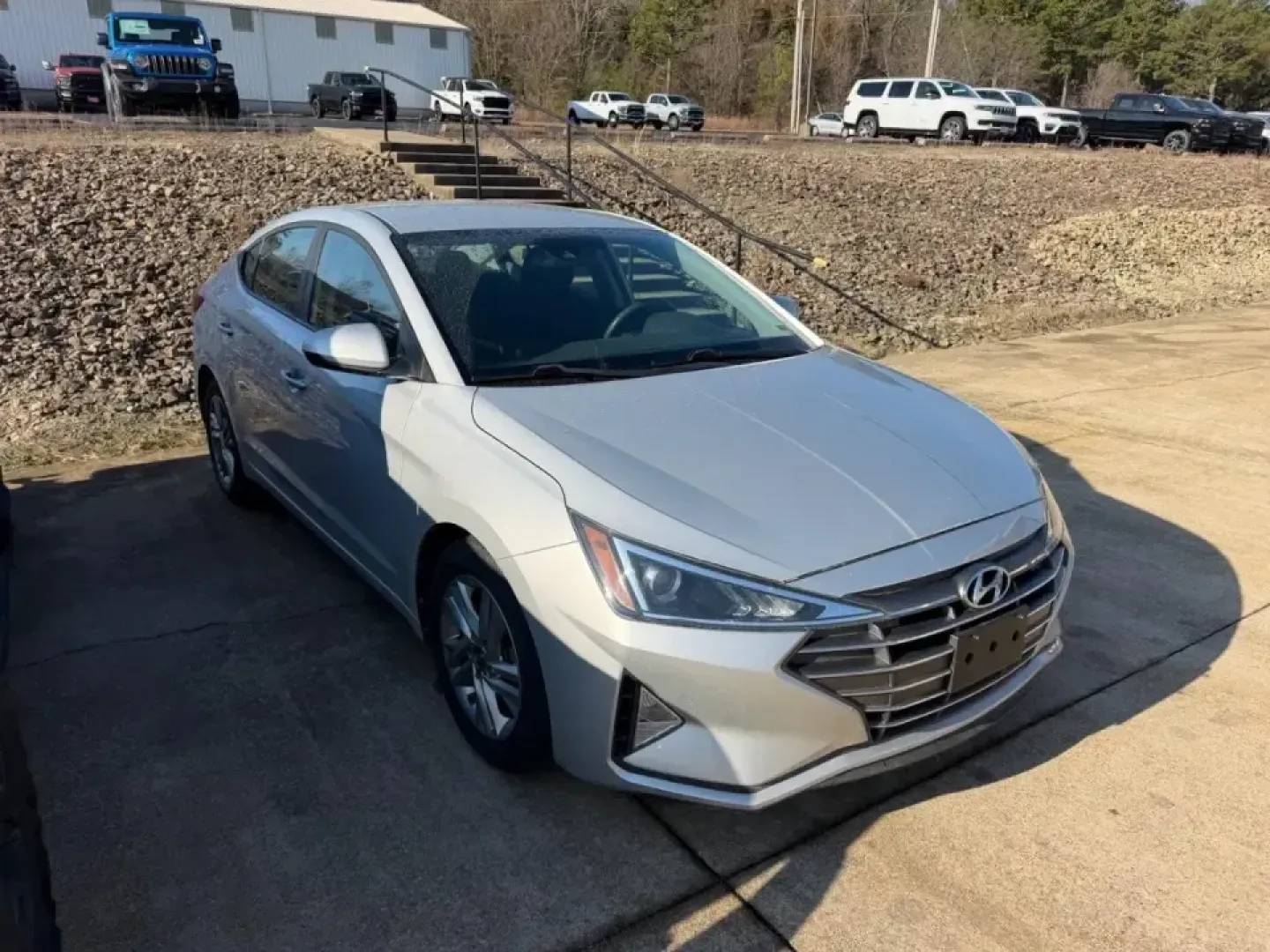 2020 /Black Cloth Hyundai Elantra SEL (5NPD84LFXLH) with an 2.0L DOHC 16V 4-Cylinder D-CVVT MPI engine, Automatic transmission, located at 970 Woodlawn Dr., Farmington, MO, 63640, (573) 431-7800, 37.825642, -90.468674 - If your days are packed with long commutes, quick school drop-offs, and the occasional weekend escape down Highway 67, this 2020 Hyundai Elantra SEL is the kind of sedan that fits real life-easy to park, efficient on fuel, and comfortable enough to make every mile feel simpler. It's a smart pick for - Photo#2