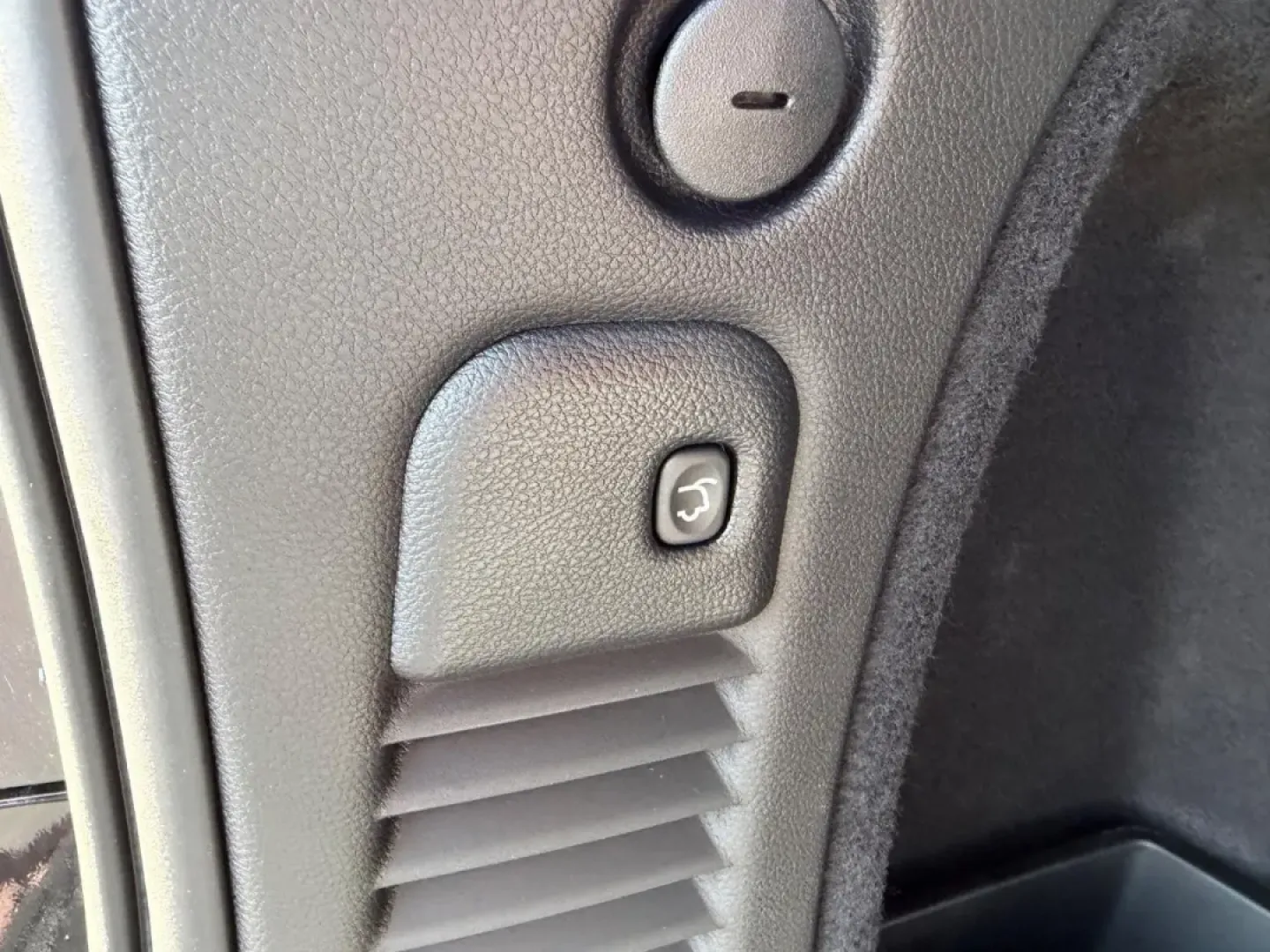 2026 /Black Leather Dodge Durango GT Plus (1C4RDJDG6TC) with an 3.6L V6 24V VVT UPG I engine, Automatic transmission, located at 970 Woodlawn Dr., Farmington, MO, 63640, (573) 431-7800, 37.825642, -90.468674 - Load up the family, point the nose toward a weekend getaway, and enjoy confident all-weather travel-this **2026 Dodge Durango GT Plus AWD** is built for real life in Missouri. Whether you're shuttling kids to practice, commuting out toward I-67, or planning a road trip to **St. Joe State Park** or t - Photo#5