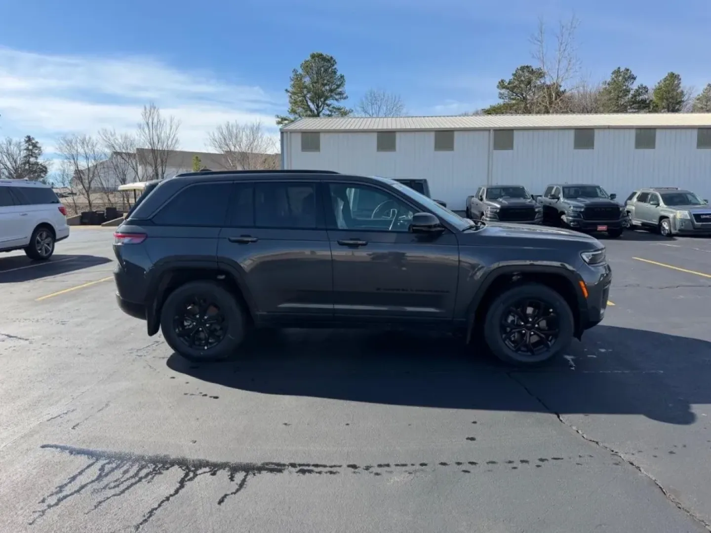 2026 /Global Black Leather Jeep Grand Cherokee Laredo (1C4RJHARXTC) with an 2.0L engine, 8A transmission, located at 970 Woodlawn Dr., Farmington, MO, 63640, (573) 431-7800, 37.825642, -90.468674 - Whether your weekends are spent packing up for a family getaway to St. Joe State Park, commuting down US-67, or chasing fall colors along the backroads near Farmington, the 2026 Jeep Grand Cherokee Laredo is built for the do-it-all lifestyle. With just 43 miles, this Balti Gray SUV feels practically - Photo#1