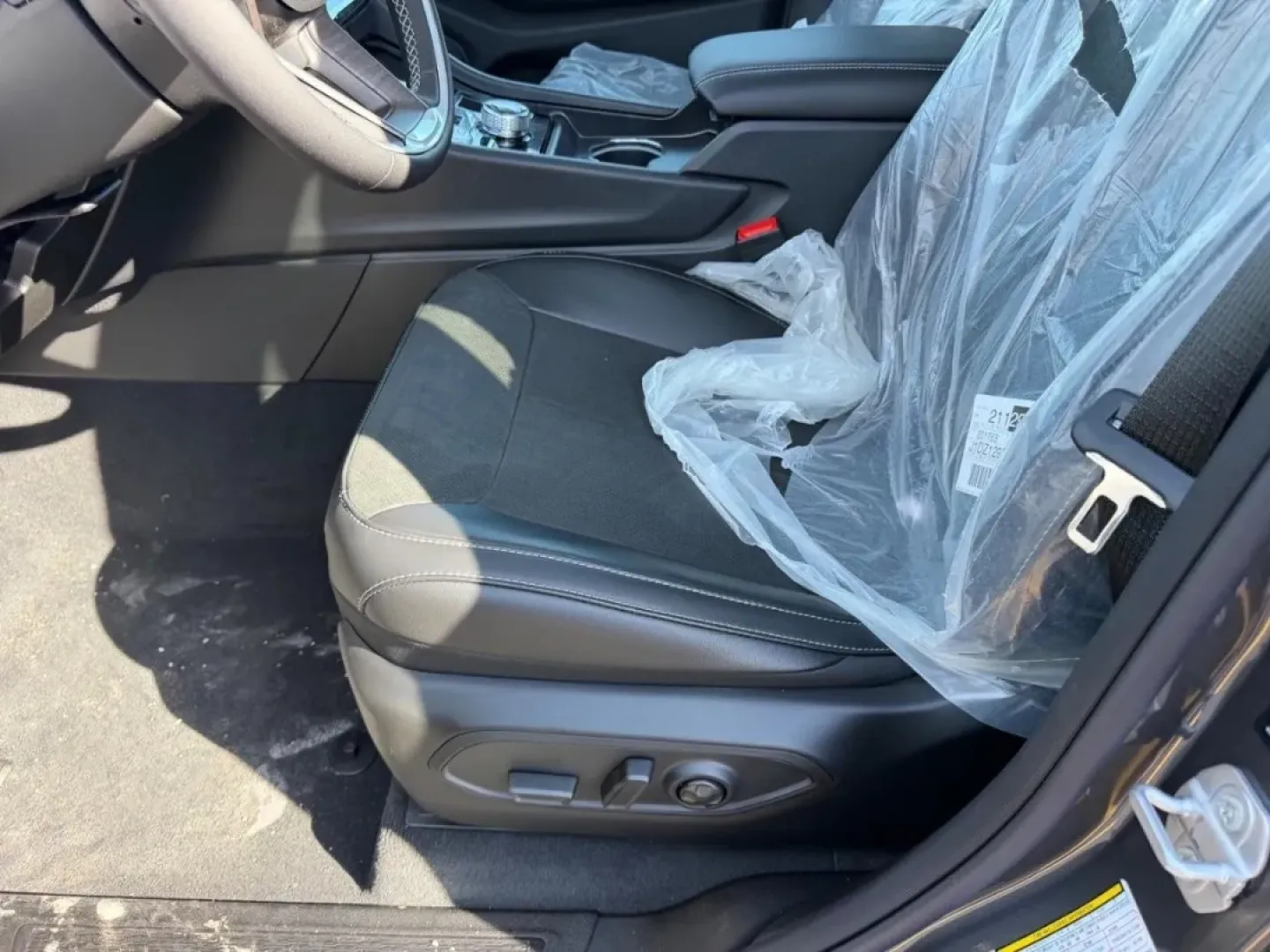 2026 /Global Black Leather Jeep Grand Cherokee Laredo (1C4RJHARXTC) with an 2.0L engine, 8A transmission, located at 970 Woodlawn Dr., Farmington, MO, 63640, (573) 431-7800, 37.825642, -90.468674 - Whether your weekends are spent packing up for a family getaway to St. Joe State Park, commuting down US-67, or chasing fall colors along the backroads near Farmington, the 2026 Jeep Grand Cherokee Laredo is built for the do-it-all lifestyle. With just 43 miles, this Balti Gray SUV feels practically - Photo#20