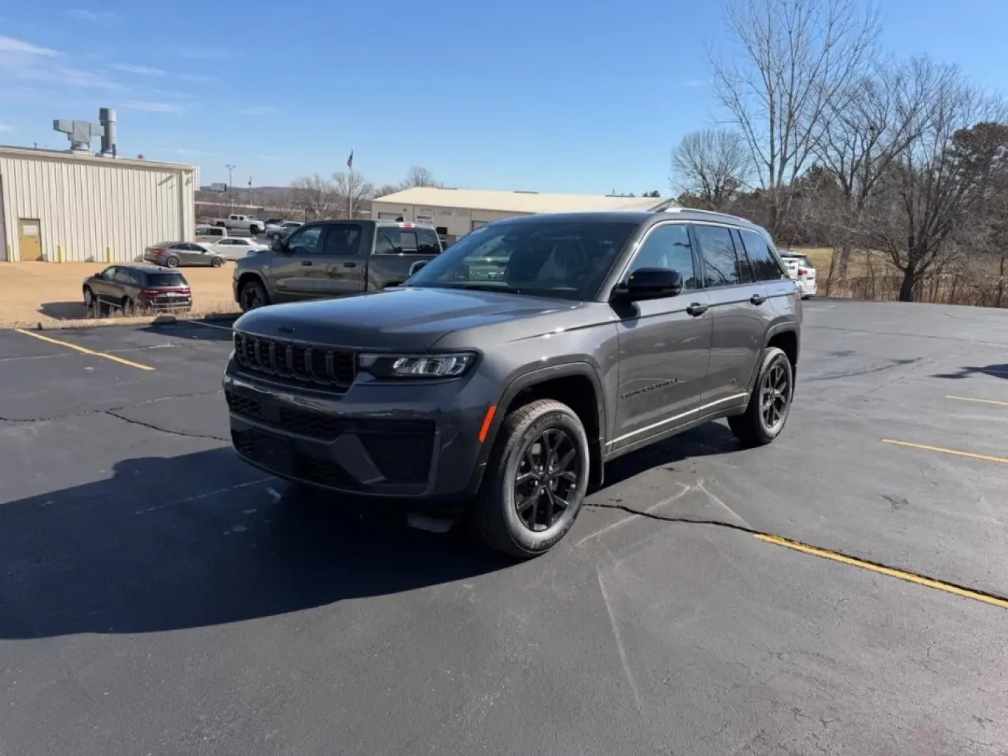 2026 /Global Black Leather Jeep Grand Cherokee Laredo (1C4RJHARXTC) with an 2.0L engine, 8A transmission, located at 970 Woodlawn Dr., Farmington, MO, 63640, (573) 431-7800, 37.825642, -90.468674 - Whether your weekends are spent packing up for a family getaway to St. Joe State Park, commuting down US-67, or chasing fall colors along the backroads near Farmington, the 2026 Jeep Grand Cherokee Laredo is built for the do-it-all lifestyle. With just 43 miles, this Balti Gray SUV feels practically - Photo#7