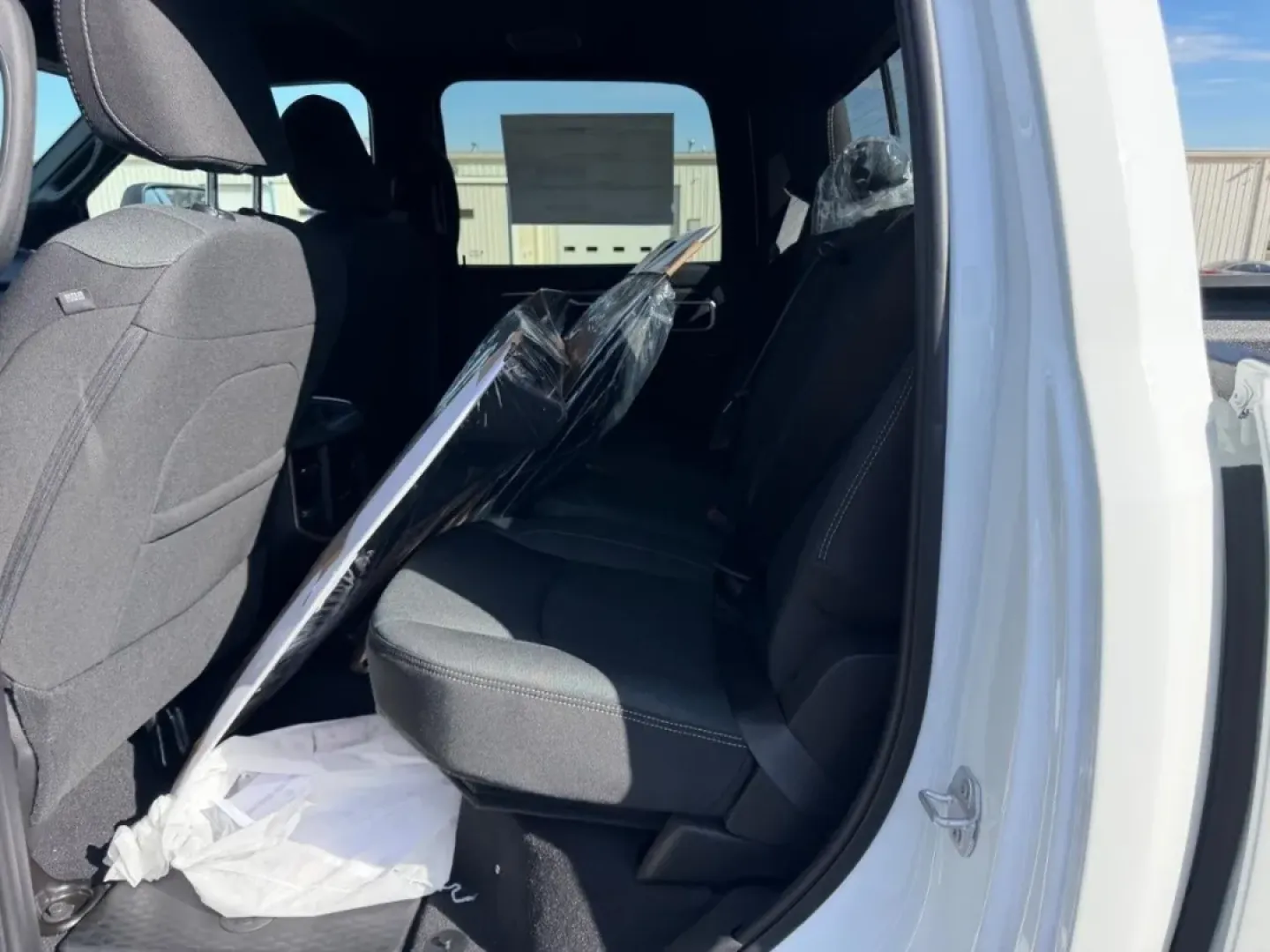 2026 /Diesel Gray/Black Cloth Ram 2500 Big Horn (3C6UR5DJ4TG) with an 6.4L V8 HEMI HD engine, 6A transmission, located at 970 Woodlawn Dr., Farmington, MO, 63640, (573) 431-7800, 37.825642, -90.468674 - Built for big weekends and bigger workloads, this nearly new 2026 Ram 2500 Big Horn is the kind of heavy-duty truck that makes life in Southeast Missouri easier-whether you're towing a camper for a long-overdue road trip, hauling materials to a job site, or gearing up for a family adventure at St. J - Photo#8