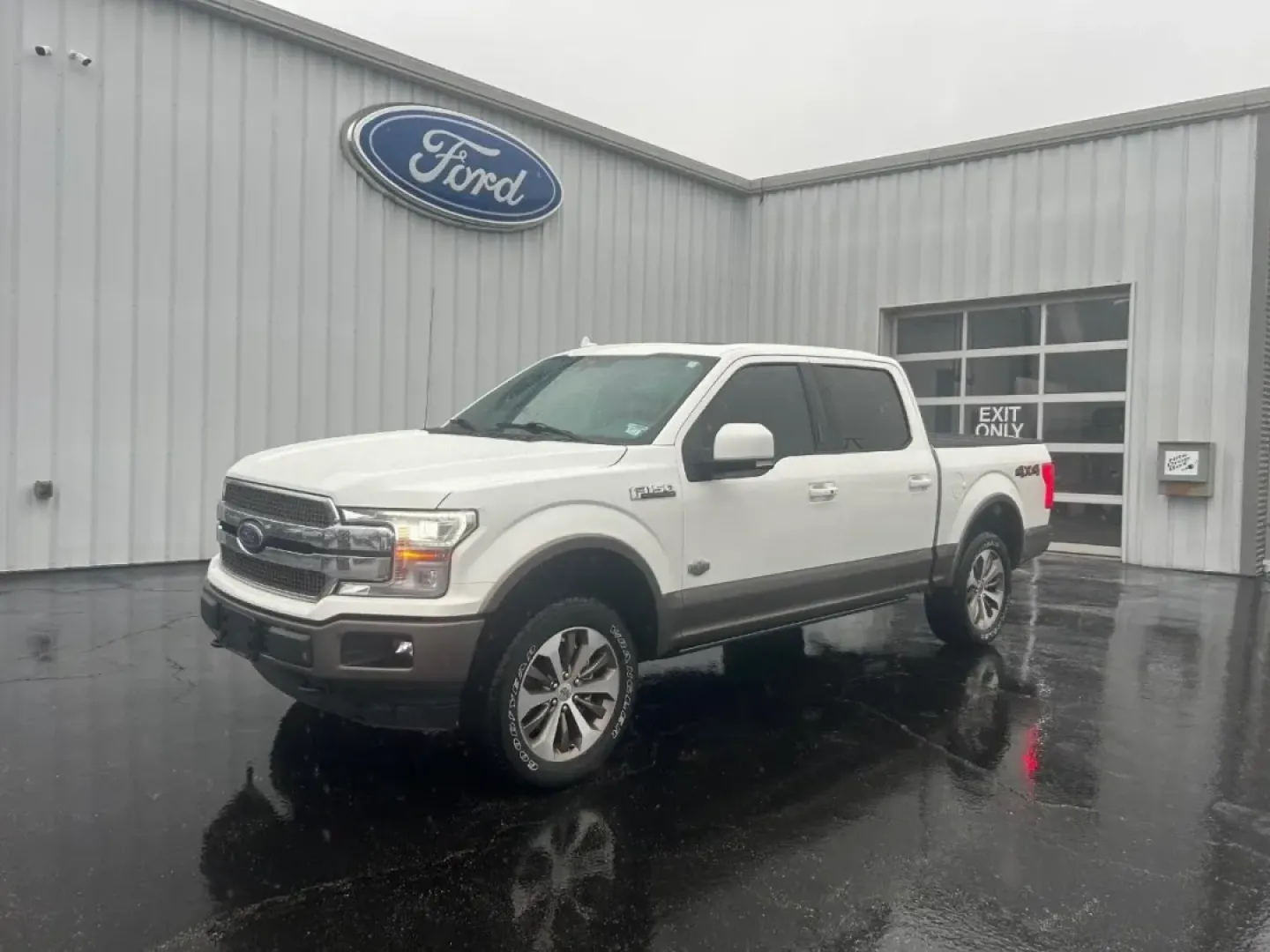 2020 /Java Ford F-150 King Ranch (1FTEW1E53LF) with an 5.0L V8 OHV 32V engine, 6A transmission, located at 12836 Highway 21, De Soto, MO, 63020, (636) 337-7777, 38.151867, -90.575615 - Whether you're hauling the camper out for a long weekend at Washington State Park, towing a trailer to a job site, or loading up the family for a Cardinals game road trip, a full-size truck should feel like a comfortable daily driver and a capable work partner. This **2020 Ford F-150 King Ranch Supe - Photo#0
