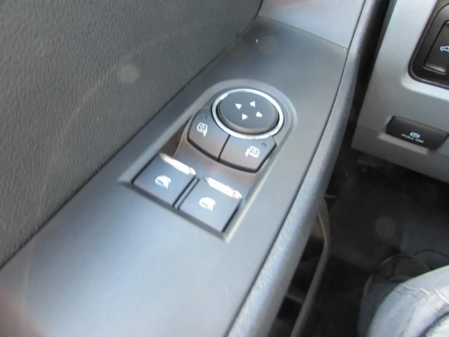 2025 /Medium Dark Slate Ford F-250SD XL (1FTBF2BA8SE) with an 6.8L V8 OHV 16V engine, 6A transmission, located at 12830 Highway 21, De Soto, MO, 63020, (636) 337-7777, 38.153099, -90.573624 - Built for early-morning jobsite runs, weekend towing, and long-haul road trips through Missouri, this 2025 Ford Super Duty F-250 SRW XLT 4WD is the kind of truck that fits a real working lifestyle. Whether you're hauling materials to a build in Jefferson County, pulling a trailer out toward the Ozar - Photo#15