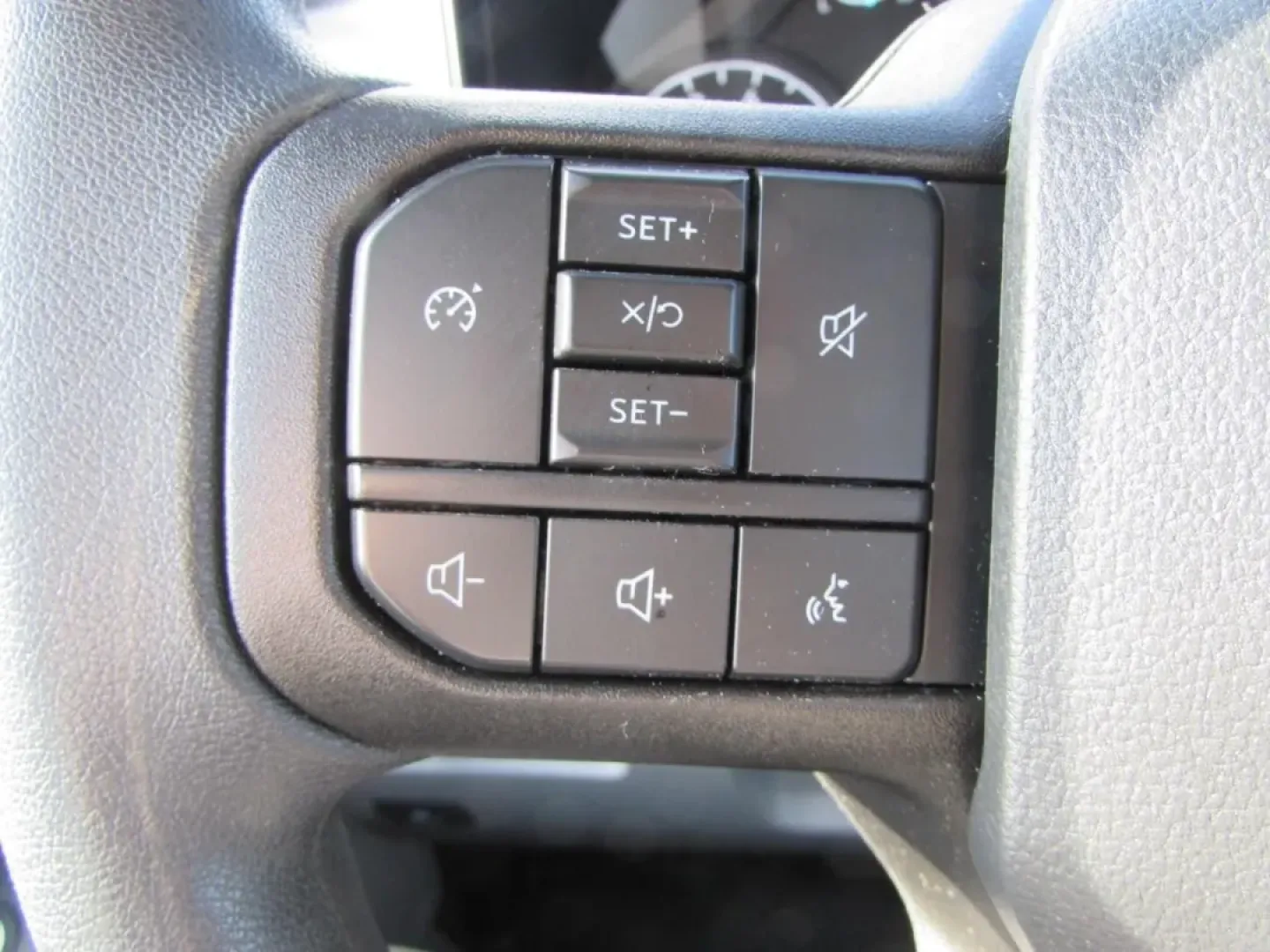 2025 /Medium Dark Slate Ford F-250SD XL (1FTBF2BA8SE) with an 6.8L V8 OHV 16V engine, 6A transmission, located at 12830 Highway 21, De Soto, MO, 63020, (636) 337-7777, 38.153099, -90.573624 - Built for early-morning jobsite runs, weekend towing, and long-haul road trips through Missouri, this 2025 Ford Super Duty F-250 SRW XLT 4WD is the kind of truck that fits a real working lifestyle. Whether you're hauling materials to a build in Jefferson County, pulling a trailer out toward the Ozar - Photo#17