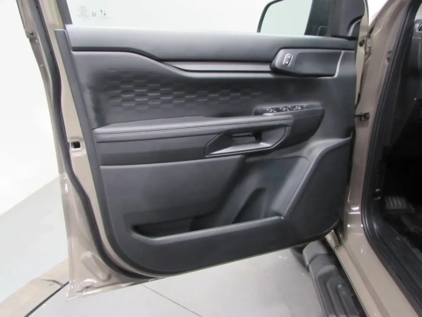 2026 /Ebony Ford Ranger XLT (1FTER4HP0TL) with an 2.7L V6 engine, Automatic transmission, located at 12836 Highway 21, De Soto, MO, 63020, (636) 337-7777, 38.151867, -90.575615 - If your weekends revolve around lake days, campsite check-ins, and hauling gear down Missouri backroads-and your weekdays still demand a comfortable, confidence-inspiring commute-this 2026 Ford Ranger XLT is built for that kind of real life. With just 5 miles on the odometer, it delivers that new-tr - Photo#11