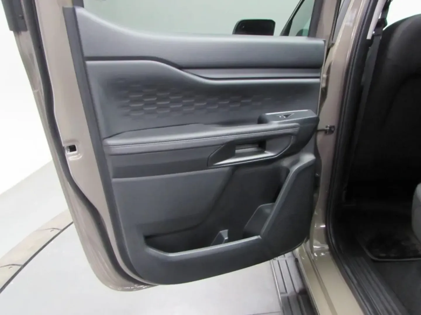 2026 /Ebony Ford Ranger XLT (1FTER4HP0TL) with an 2.7L V6 engine, Automatic transmission, located at 12836 Highway 21, De Soto, MO, 63020, (636) 337-7777, 38.151867, -90.575615 - If your weekends revolve around lake days, campsite check-ins, and hauling gear down Missouri backroads-and your weekdays still demand a comfortable, confidence-inspiring commute-this 2026 Ford Ranger XLT is built for that kind of real life. With just 5 miles on the odometer, it delivers that new-tr - Photo#13