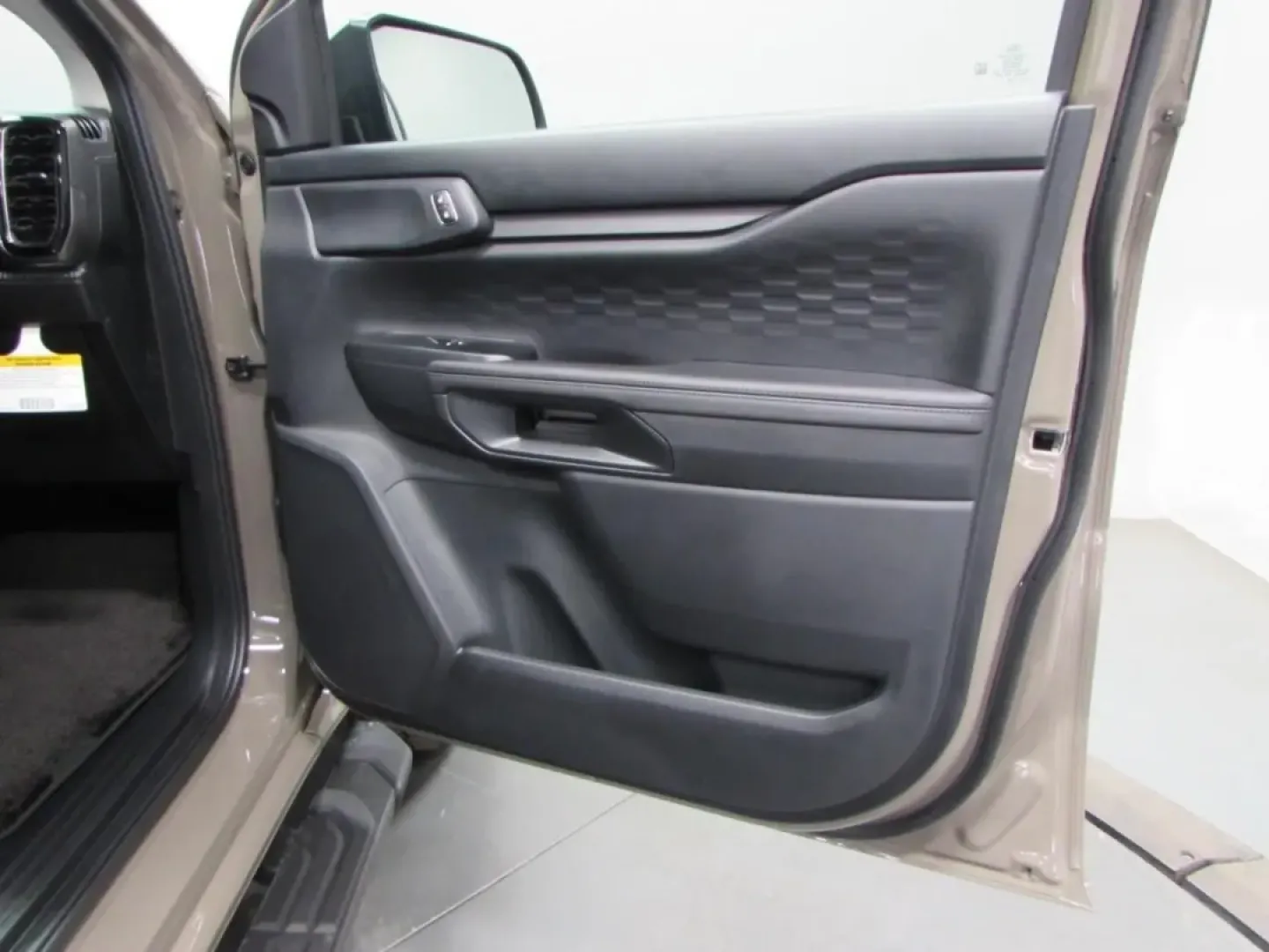 2026 /Ebony Ford Ranger XLT (1FTER4HP0TL) with an 2.7L V6 engine, Automatic transmission, located at 12836 Highway 21, De Soto, MO, 63020, (636) 337-7777, 38.151867, -90.575615 - If your weekends revolve around lake days, campsite check-ins, and hauling gear down Missouri backroads-and your weekdays still demand a comfortable, confidence-inspiring commute-this 2026 Ford Ranger XLT is built for that kind of real life. With just 5 miles on the odometer, it delivers that new-tr - Photo#15