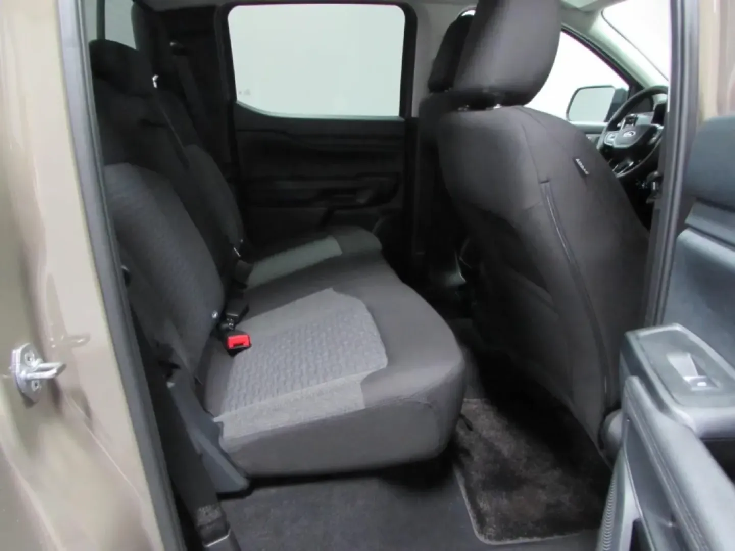 2026 /Ebony Ford Ranger XLT (1FTER4HP0TL) with an 2.7L V6 engine, Automatic transmission, located at 12836 Highway 21, De Soto, MO, 63020, (636) 337-7777, 38.151867, -90.575615 - If your weekends revolve around lake days, campsite check-ins, and hauling gear down Missouri backroads-and your weekdays still demand a comfortable, confidence-inspiring commute-this 2026 Ford Ranger XLT is built for that kind of real life. With just 5 miles on the odometer, it delivers that new-tr - Photo#18