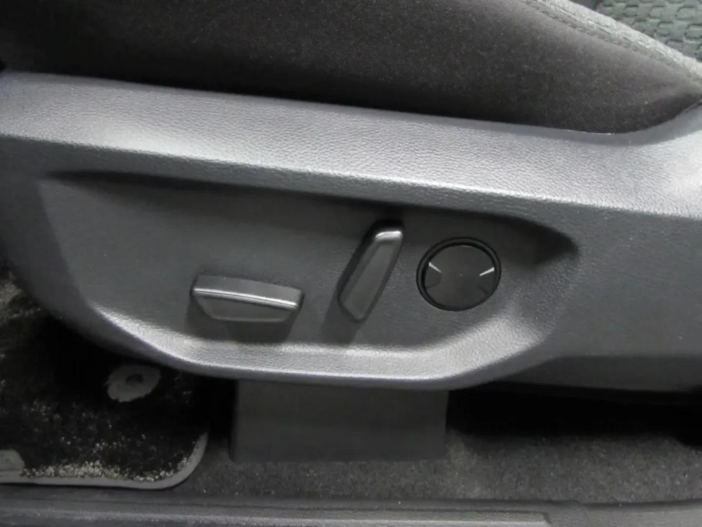 2026 /Ebony Ford Ranger XLT (1FTER4HP0TL) with an 2.7L V6 engine, Automatic transmission, located at 12836 Highway 21, De Soto, MO, 63020, (636) 337-7777, 38.151867, -90.575615 - If your weekends revolve around lake days, campsite check-ins, and hauling gear down Missouri backroads-and your weekdays still demand a comfortable, confidence-inspiring commute-this 2026 Ford Ranger XLT is built for that kind of real life. With just 5 miles on the odometer, it delivers that new-tr - Photo#20