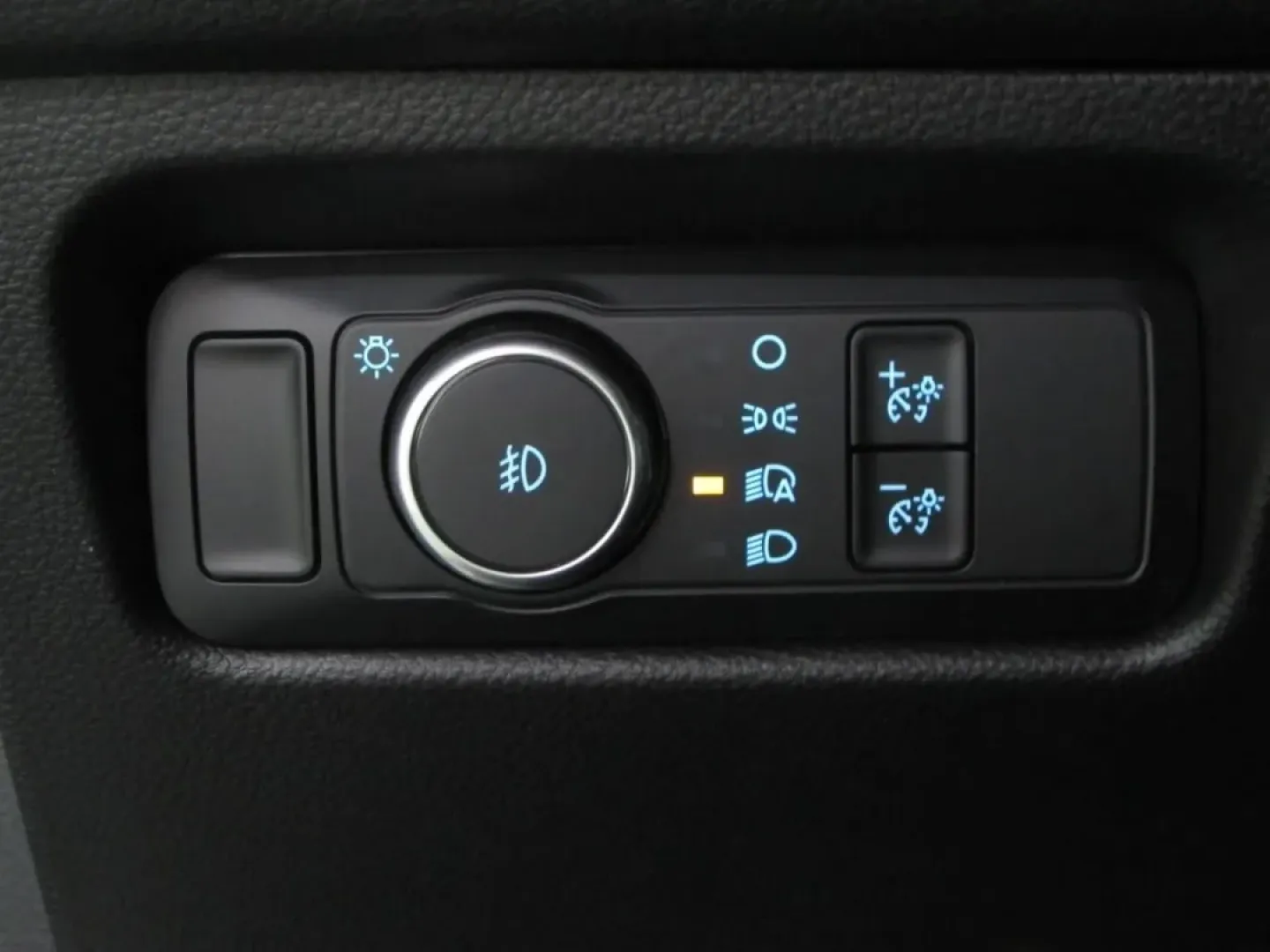 2026 /Ebony Ford Ranger XLT (1FTER4HP0TL) with an 2.7L V6 engine, Automatic transmission, located at 12836 Highway 21, De Soto, MO, 63020, (636) 337-7777, 38.151867, -90.575615 - If your weekends revolve around lake days, campsite check-ins, and hauling gear down Missouri backroads-and your weekdays still demand a comfortable, confidence-inspiring commute-this 2026 Ford Ranger XLT is built for that kind of real life. With just 5 miles on the odometer, it delivers that new-tr - Photo#21