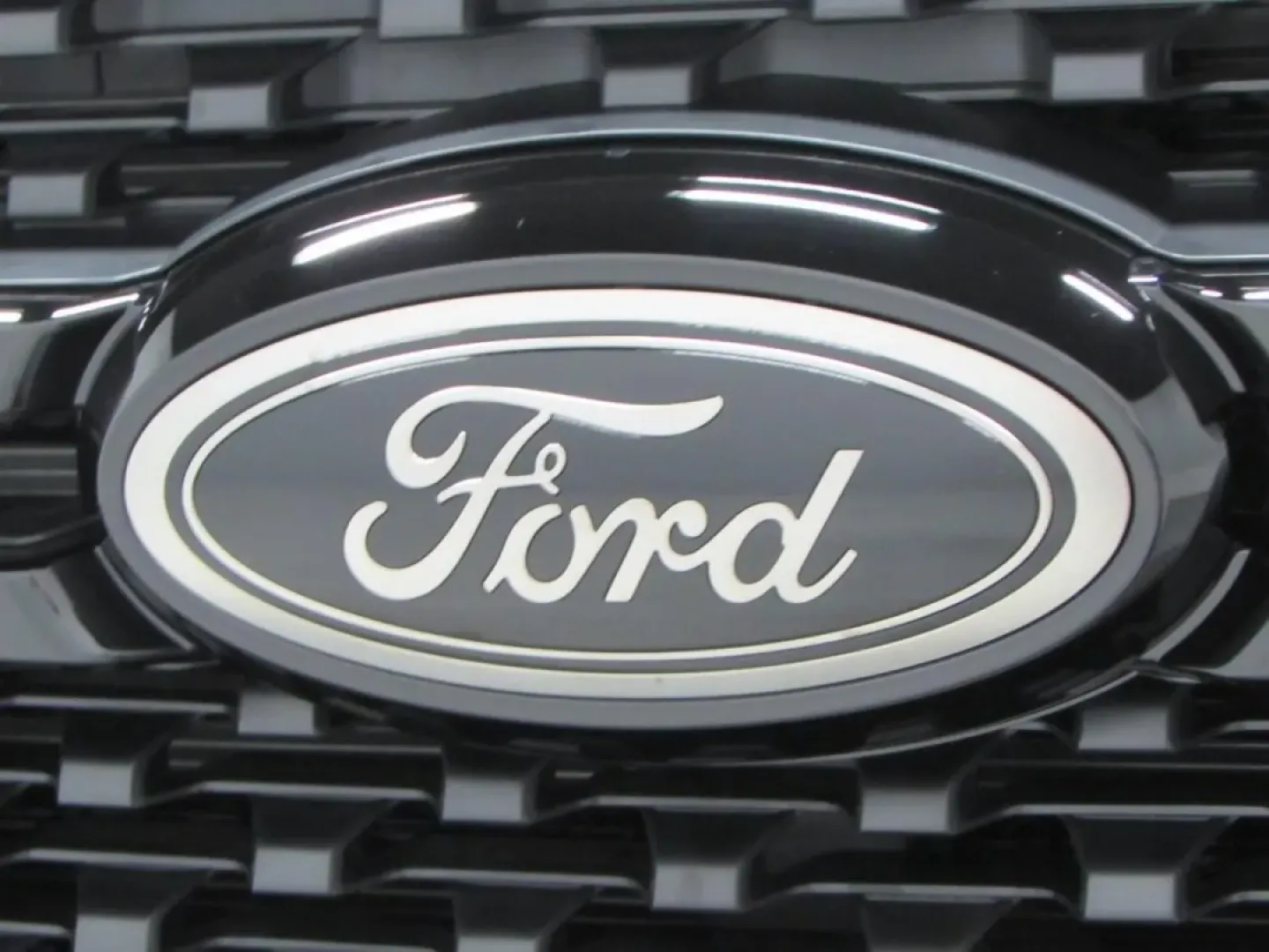 2026 /Ebony Ford Ranger XLT (1FTER4HP0TL) with an 2.7L V6 engine, Automatic transmission, located at 12836 Highway 21, De Soto, MO, 63020, (636) 337-7777, 38.151867, -90.575615 - If your weekends revolve around lake days, campsite check-ins, and hauling gear down Missouri backroads-and your weekdays still demand a comfortable, confidence-inspiring commute-this 2026 Ford Ranger XLT is built for that kind of real life. With just 5 miles on the odometer, it delivers that new-tr - Photo#29