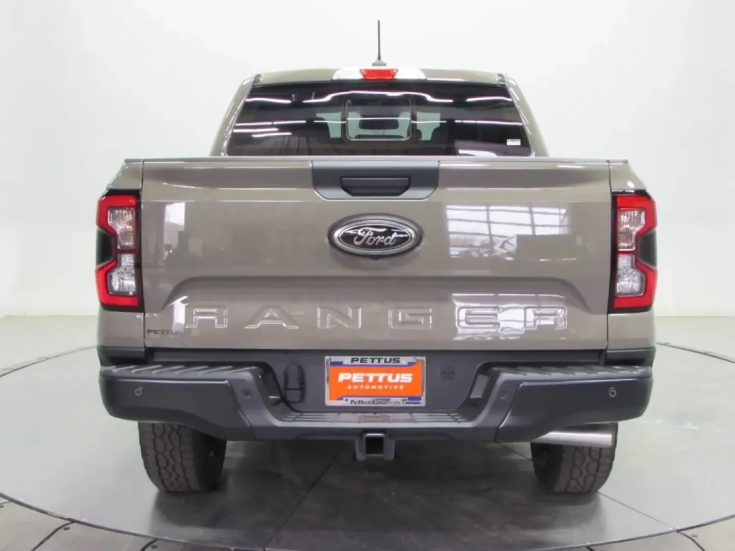 2026 /Ebony Ford Ranger XLT (1FTER4HP0TL) with an 2.7L V6 engine, Automatic transmission, located at 12836 Highway 21, De Soto, MO, 63020, (636) 337-7777, 38.151867, -90.575615 - If your weekends revolve around lake days, campsite check-ins, and hauling gear down Missouri backroads-and your weekdays still demand a comfortable, confidence-inspiring commute-this 2026 Ford Ranger XLT is built for that kind of real life. With just 5 miles on the odometer, it delivers that new-tr - Photo#5