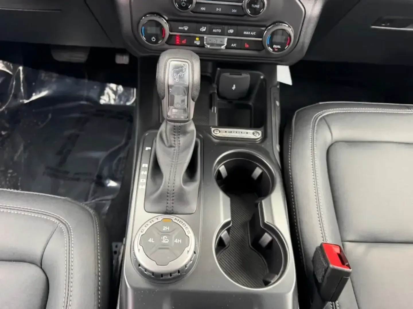 2026 /Black Onyx Leather Ford Bronco Big Bend (1FMDE7BH7TL) with an 2.3L EcoBoost I-4 engine, 7M transmission, located at 141 Commercial Dr, Fredericktown, MO, 63645, (573) 783-6432, 37.570087, -90.320648 - Weekend lake runs to Mark Twain Lake, muddy backroads after a rain, and scenic drives along US67 or MO72 feel a lot more like an adventure when you're behind the wheel of a Bronco. If you've been searching used cars near me in Fredericktown, Missouri and want something that's equal parts daily drive - Photo#13