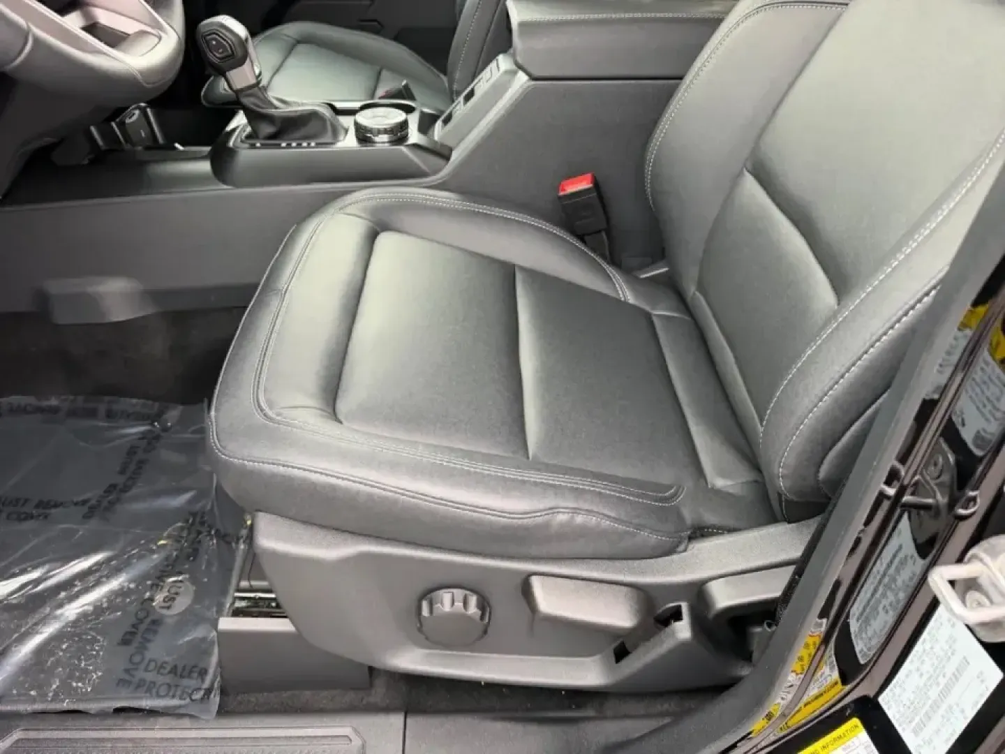 2026 /Black Onyx Leather Ford Bronco Big Bend (1FMDE7BH7TL) with an 2.3L EcoBoost I-4 engine, 7M transmission, located at 141 Commercial Dr, Fredericktown, MO, 63645, (573) 783-6432, 37.570087, -90.320648 - Weekend lake runs to Mark Twain Lake, muddy backroads after a rain, and scenic drives along US67 or MO72 feel a lot more like an adventure when you're behind the wheel of a Bronco. If you've been searching used cars near me in Fredericktown, Missouri and want something that's equal parts daily drive - Photo#16
