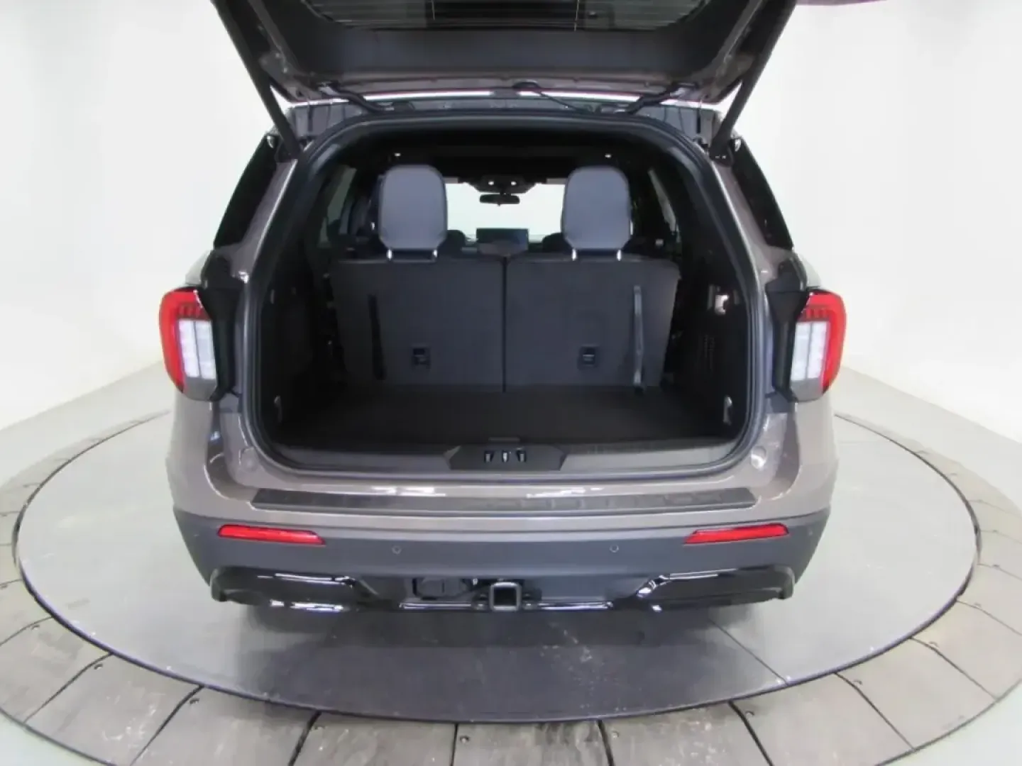 2026 Ford Explorer ST-Line (1FMUK8KH3TG) with an 2.3L EcoBoost I-4 engine, Automatic transmission, located at 12836 Highway 21, De Soto, MO, 63020, (636) 337-7777, 38.151867, -90.575615 - Whether your week is packed with school drop-offs, I55 commuting, and grocery runs-or you're planning a spontaneous weekend escape to Washington State Park-this 2026 Ford Explorer ST-Line is built to keep life moving in comfort and confidence. With just **5 miles** on the odometer, it delivers that - Photo#10