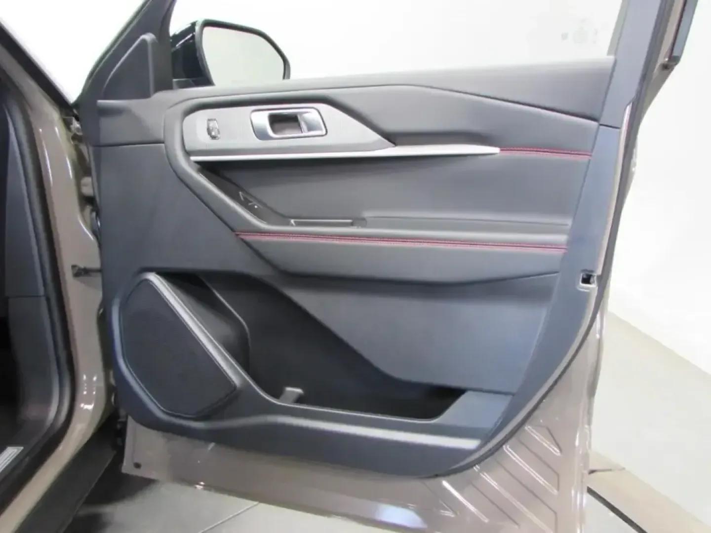 2026 Ford Explorer ST-Line (1FMUK8KH3TG) with an 2.3L EcoBoost I-4 engine, Automatic transmission, located at 12836 Highway 21, De Soto, MO, 63020, (636) 337-7777, 38.151867, -90.575615 - Whether your week is packed with school drop-offs, I55 commuting, and grocery runs-or you're planning a spontaneous weekend escape to Washington State Park-this 2026 Ford Explorer ST-Line is built to keep life moving in comfort and confidence. With just **5 miles** on the odometer, it delivers that - Photo#16