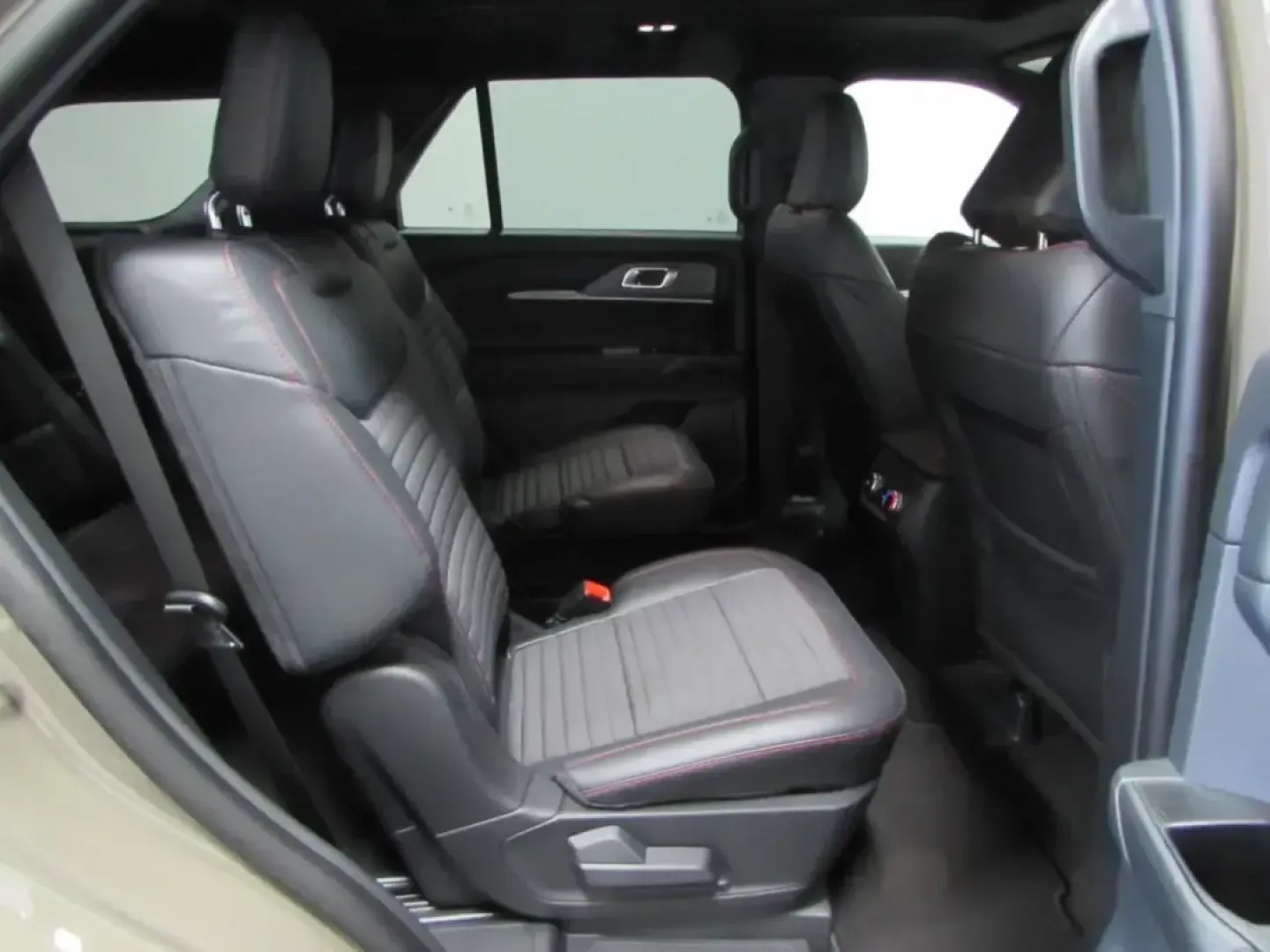 2026 Ford Explorer ST-Line (1FMUK8KH3TG) with an 2.3L EcoBoost I-4 engine, Automatic transmission, located at 12836 Highway 21, De Soto, MO, 63020, (636) 337-7777, 38.151867, -90.575615 - Whether your week is packed with school drop-offs, I55 commuting, and grocery runs-or you're planning a spontaneous weekend escape to Washington State Park-this 2026 Ford Explorer ST-Line is built to keep life moving in comfort and confidence. With just **5 miles** on the odometer, it delivers that - Photo#19