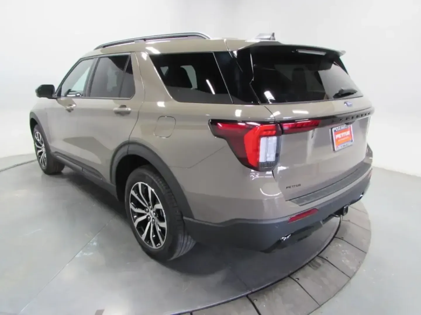 2026 Ford Explorer ST-Line (1FMUK8KH3TG) with an 2.3L EcoBoost I-4 engine, Automatic transmission, located at 12836 Highway 21, De Soto, MO, 63020, (636) 337-7777, 38.151867, -90.575615 - Whether your week is packed with school drop-offs, I55 commuting, and grocery runs-or you're planning a spontaneous weekend escape to Washington State Park-this 2026 Ford Explorer ST-Line is built to keep life moving in comfort and confidence. With just **5 miles** on the odometer, it delivers that - Photo#4