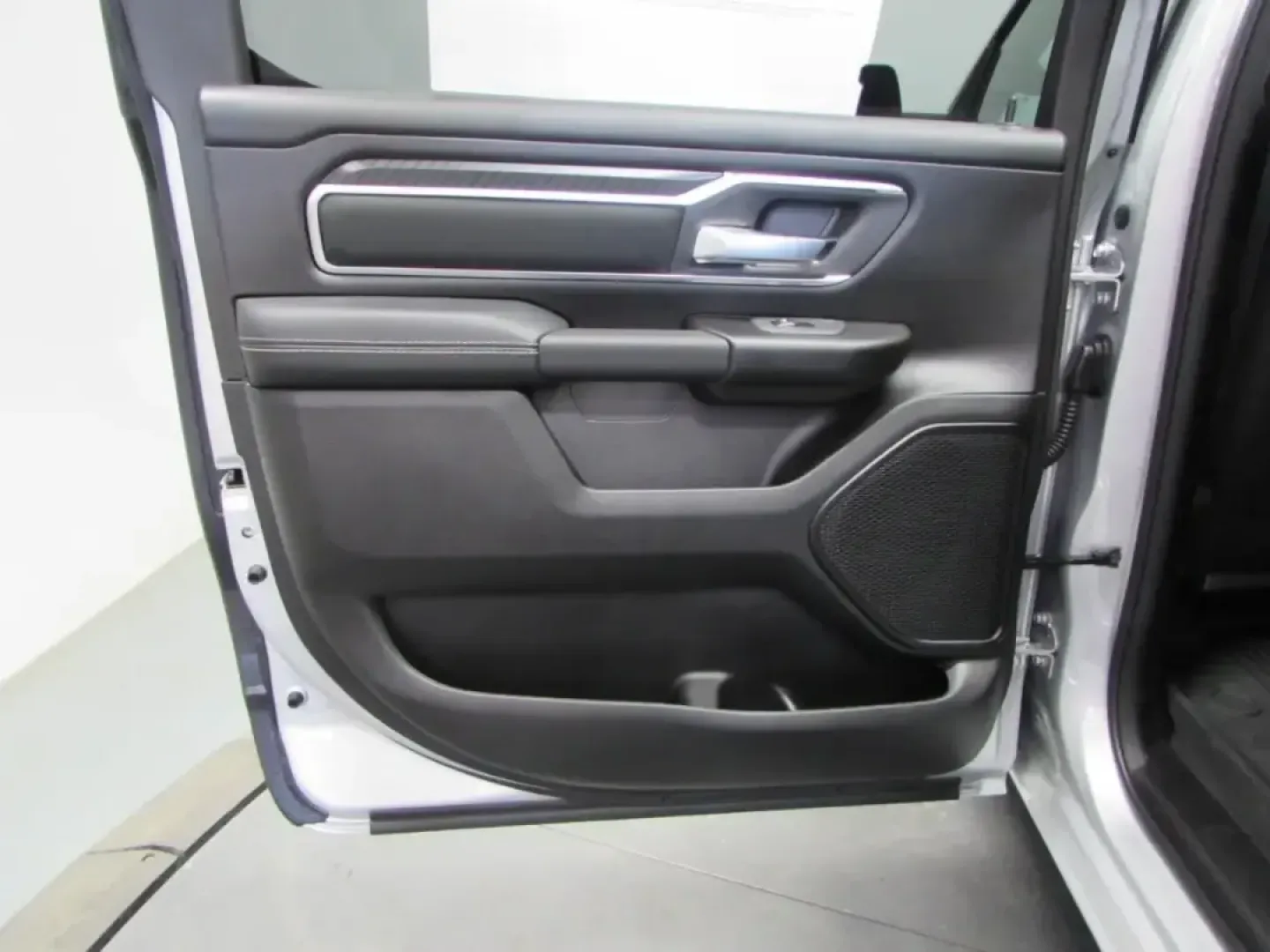 2026 /Black Ram 1500 Big Horn/Lone Star (1C6SRFFT2TN) with an 5.7L V8 OHV 16V engine, 8A transmission, located at 12830 Highway 21, De Soto, MO, 63020, (636) 337-7777, 38.153099, -90.573624 - Weekend lake runs to Washington State Park, early-morning commutes up Highway 21, and hauling weekend projects without breaking a sweat-this 2026 Ram 1500 Big Horn 4x4 is built for the De Soto lifestyle. With just 5 miles on the odometer, it delivers that new-truck feel while still fitting shoppers - Photo#13