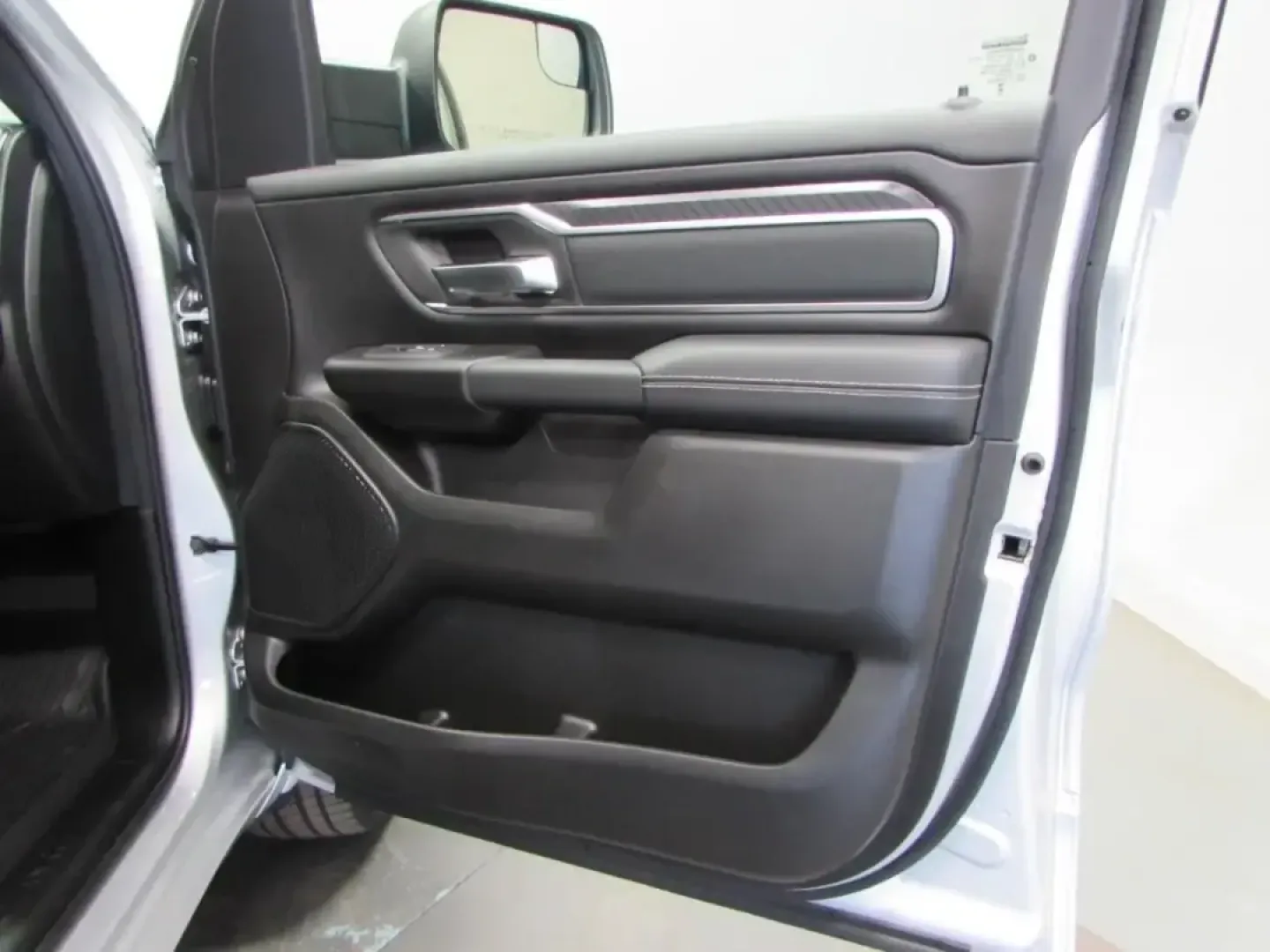 2026 /Black Ram 1500 Big Horn/Lone Star (1C6SRFFT2TN) with an 5.7L V8 OHV 16V engine, 8A transmission, located at 12830 Highway 21, De Soto, MO, 63020, (636) 337-7777, 38.153099, -90.573624 - Weekend lake runs to Washington State Park, early-morning commutes up Highway 21, and hauling weekend projects without breaking a sweat-this 2026 Ram 1500 Big Horn 4x4 is built for the De Soto lifestyle. With just 5 miles on the odometer, it delivers that new-truck feel while still fitting shoppers - Photo#15