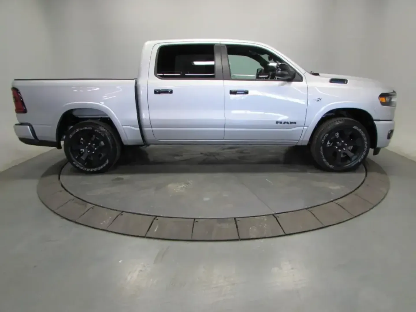 2026 /Black Ram 1500 Big Horn/Lone Star (1C6SRFFT2TN) with an 5.7L V8 OHV 16V engine, 8A transmission, located at 12830 Highway 21, De Soto, MO, 63020, (636) 337-7777, 38.153099, -90.573624 - Weekend lake runs to Washington State Park, early-morning commutes up Highway 21, and hauling weekend projects without breaking a sweat-this 2026 Ram 1500 Big Horn 4x4 is built for the De Soto lifestyle. With just 5 miles on the odometer, it delivers that new-truck feel while still fitting shoppers - Photo#7