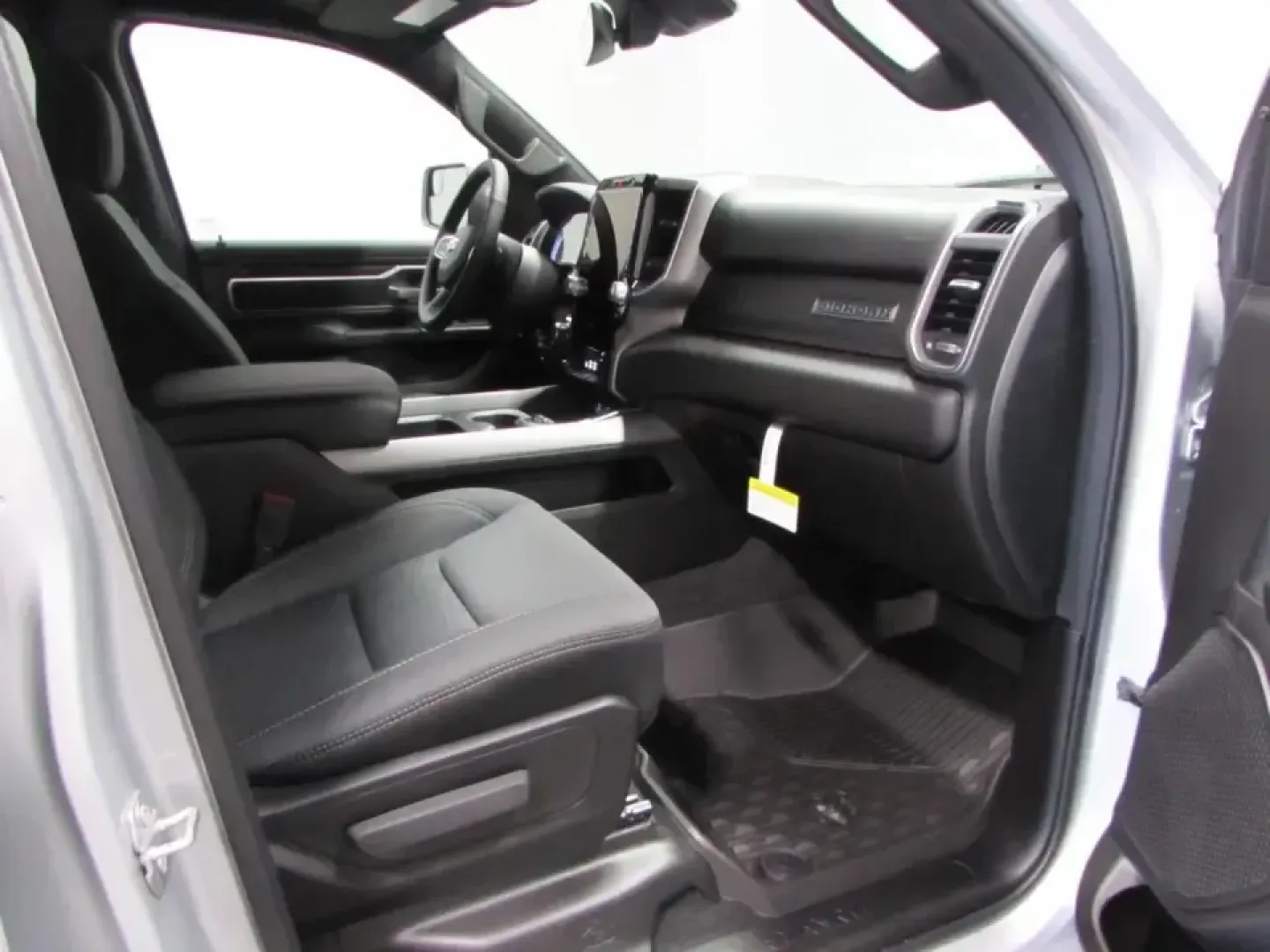 2026 /Black Ram 1500 Big Horn/Lone Star (1C6SRFFT2TN) with an 5.7L V8 OHV 16V engine, 8A transmission, located at 12830 Highway 21, De Soto, MO, 63020, (636) 337-7777, 38.153099, -90.573624 - Weekend lake runs to Washington State Park, early-morning commutes up Highway 21, and hauling weekend projects without breaking a sweat-this 2026 Ram 1500 Big Horn 4x4 is built for the De Soto lifestyle. With just 5 miles on the odometer, it delivers that new-truck feel while still fitting shoppers - Photo#16
