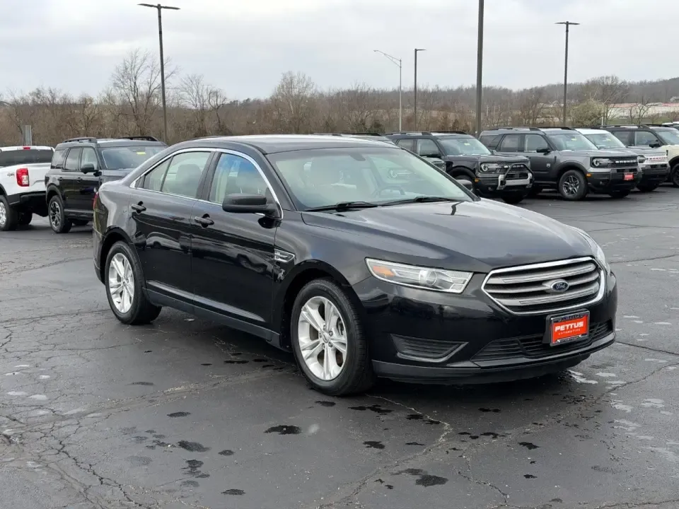 photo of 2016 Ford Taurus SE