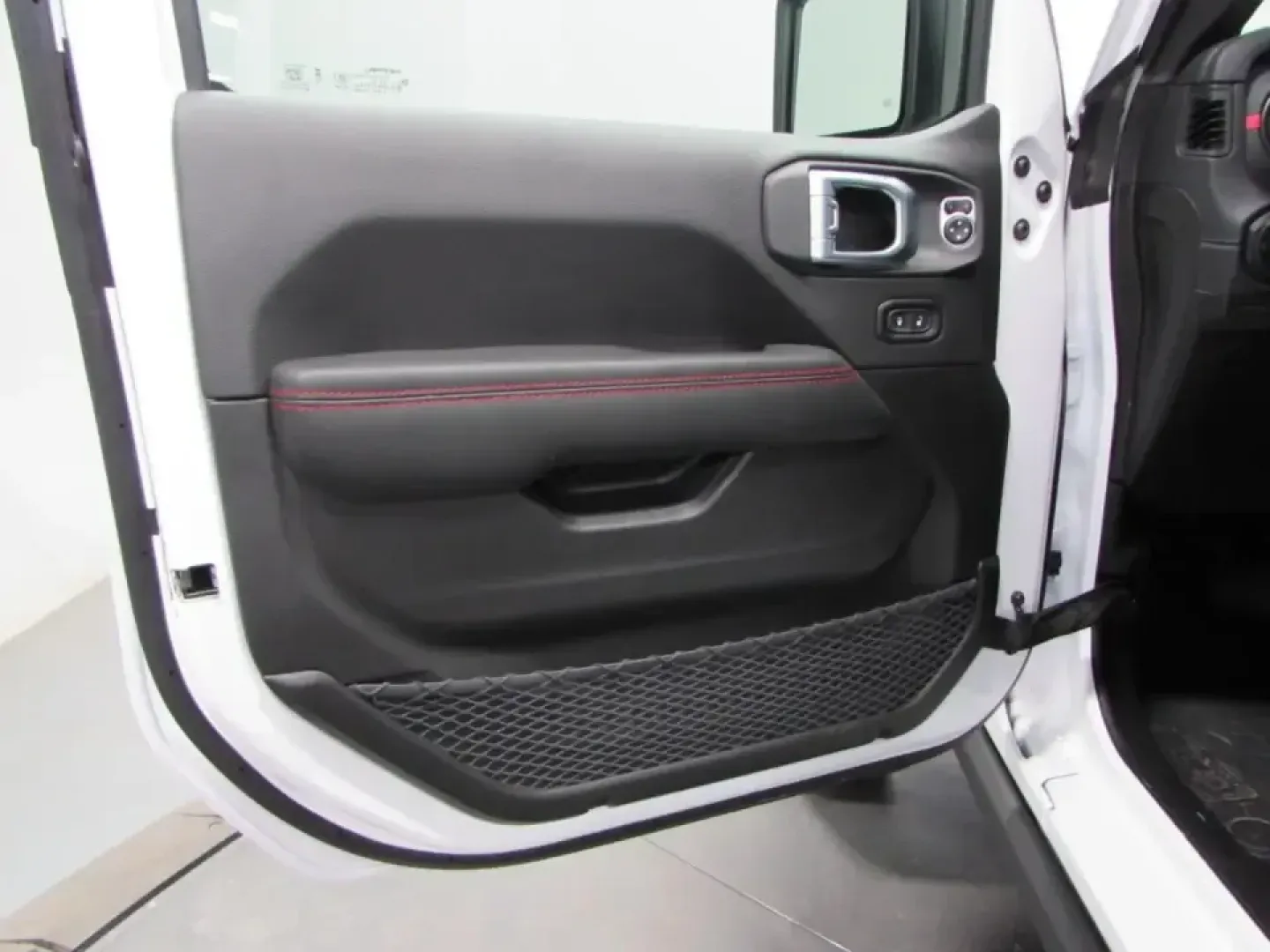 2026 /Black Jeep Wrangler Rubicon (1C4PJXFG2TW) with an 3.6L V6 DOHC 24V engine, 6M transmission, located at 12830 Highway 21, De Soto, MO, 63020, (636) 337-7777, 38.153099, -90.573624 - Weekend adventures don't have to wait for someday. If your ideal Saturday starts with coffee in De Soto and ends with mud on the tires after a run out toward St. Francois State Park or a scenic cruise along Highway 21, this 2026 Jeep Wrangler Rubicon is built for that lifestyle-trail-capable, commut - Photo#11
