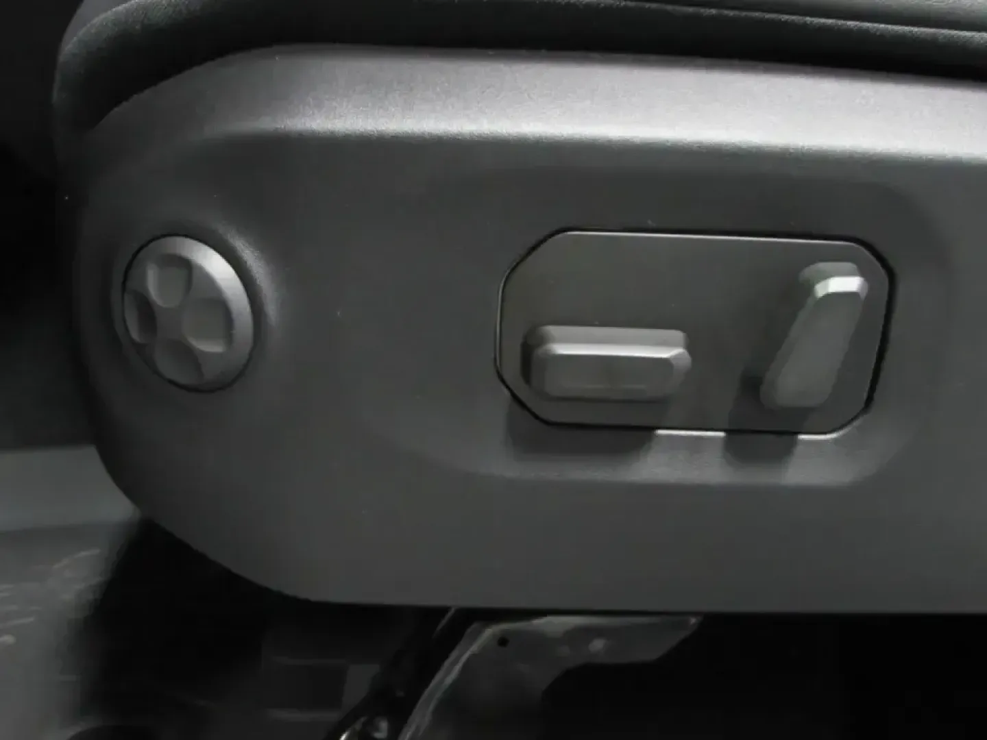 2026 /Black Jeep Wrangler Rubicon (1C4PJXFG2TW) with an 3.6L V6 DOHC 24V engine, 6M transmission, located at 12830 Highway 21, De Soto, MO, 63020, (636) 337-7777, 38.153099, -90.573624 - Weekend adventures don't have to wait for someday. If your ideal Saturday starts with coffee in De Soto and ends with mud on the tires after a run out toward St. Francois State Park or a scenic cruise along Highway 21, this 2026 Jeep Wrangler Rubicon is built for that lifestyle-trail-capable, commut - Photo#21