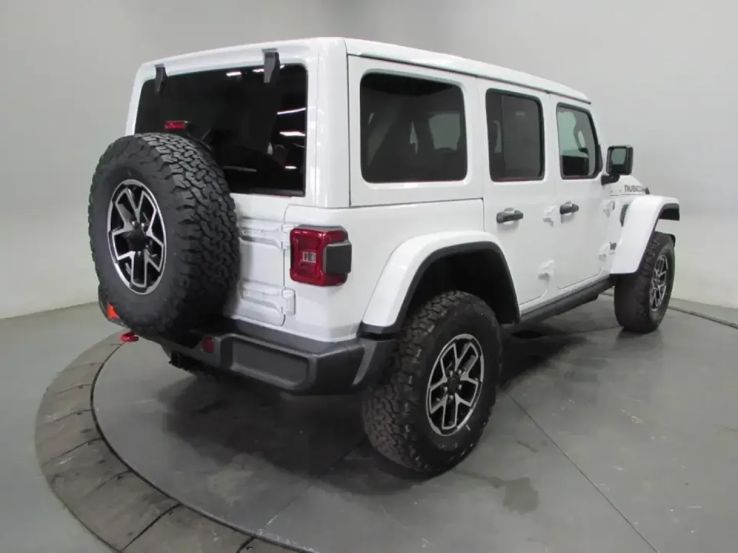 2026 /Black Jeep Wrangler Rubicon (1C4PJXFG2TW) with an 3.6L V6 DOHC 24V engine, 6M transmission, located at 12830 Highway 21, De Soto, MO, 63020, (636) 337-7777, 38.153099, -90.573624 - Weekend adventures don't have to wait for someday. If your ideal Saturday starts with coffee in De Soto and ends with mud on the tires after a run out toward St. Francois State Park or a scenic cruise along Highway 21, this 2026 Jeep Wrangler Rubicon is built for that lifestyle-trail-capable, commut - Photo#6