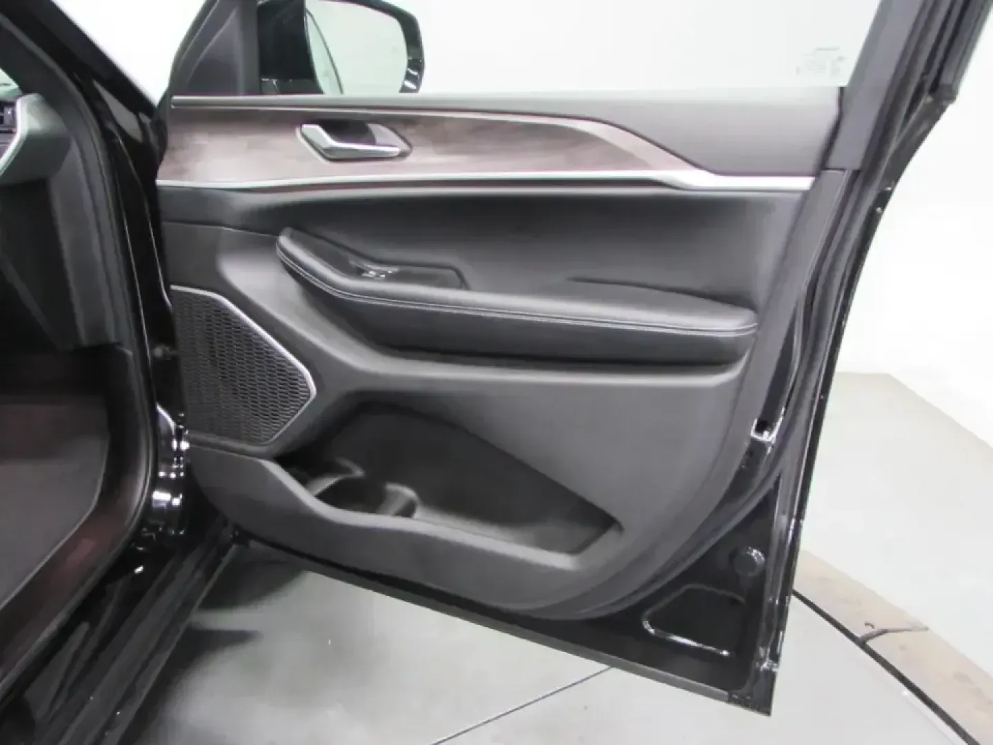 2026 /Global Black Jeep Grand Cherokee Limited (1C4RJKBR4T8) with an Other engine, located at 12830 Highway 21, De Soto, MO, 63020, (636) 337-7777, 38.153099, -90.573624 - Weekend escapes to Don Robinson State Park, snowy school runs, and comfortable highway cruising down Highway 21 all call for an SUV that feels ready for anything. This **2026 Jeep Grand Cherokee Limited 4x4** delivers that go anywhere, arrive relaxed lifestyle with the confidence families and commut - Photo#16