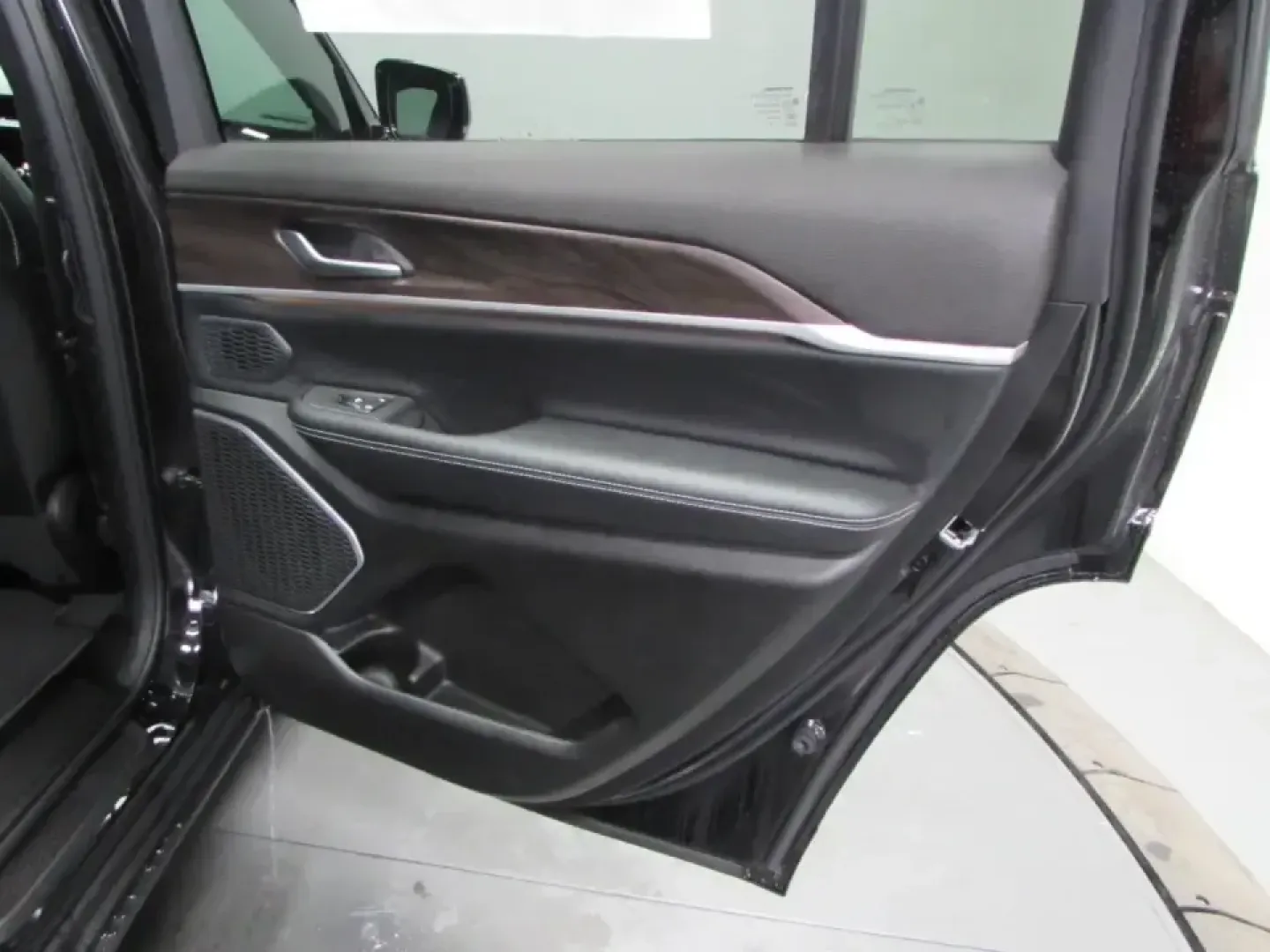 2026 /Global Black Jeep Grand Cherokee Limited (1C4RJKBR4T8) with an Other engine, located at 12830 Highway 21, De Soto, MO, 63020, (636) 337-7777, 38.153099, -90.573624 - Weekend escapes to Don Robinson State Park, snowy school runs, and comfortable highway cruising down Highway 21 all call for an SUV that feels ready for anything. This **2026 Jeep Grand Cherokee Limited 4x4** delivers that go anywhere, arrive relaxed lifestyle with the confidence families and commut - Photo#18