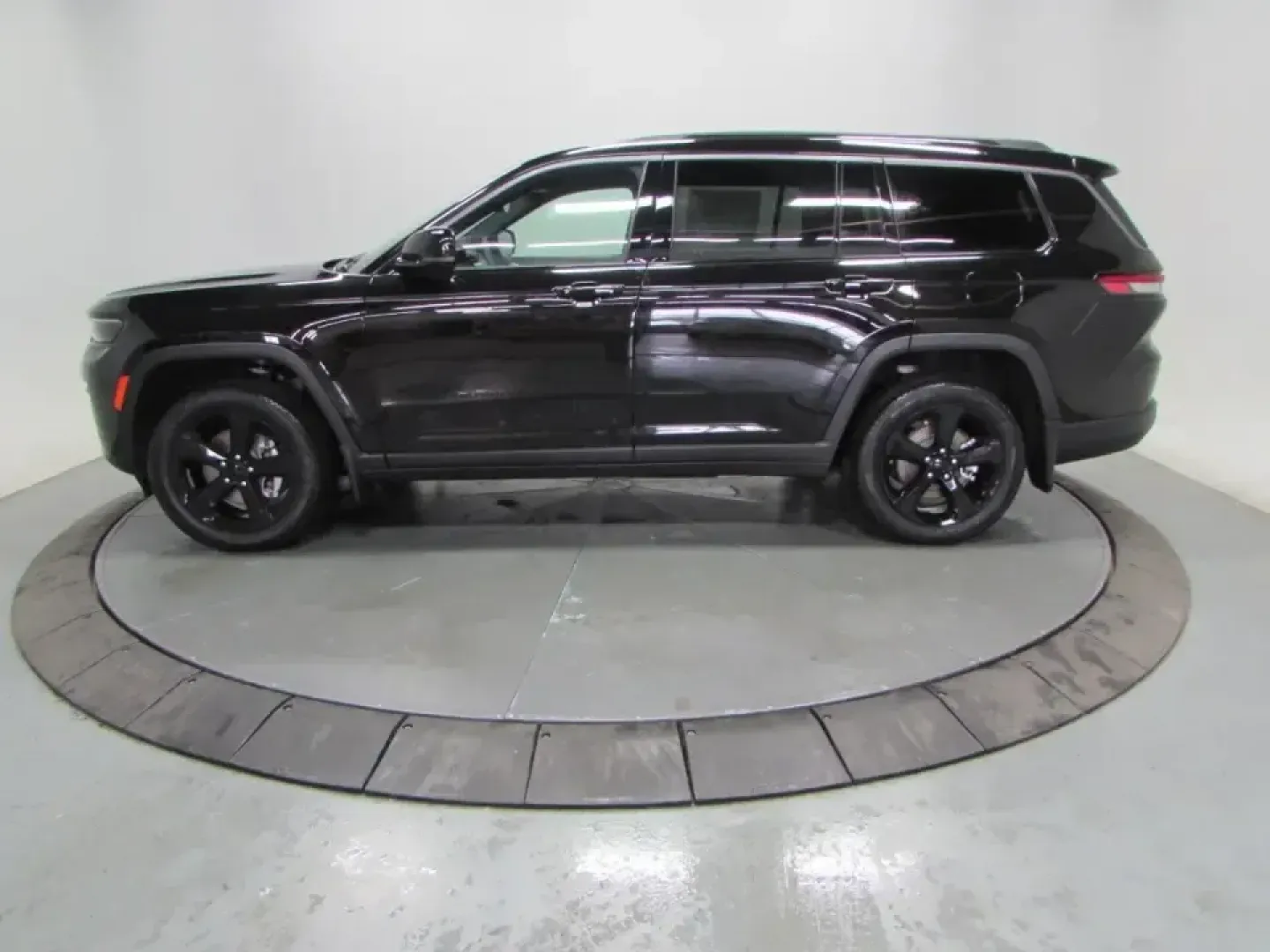 2026 /Global Black Jeep Grand Cherokee Limited (1C4RJKBR4T8) with an Other engine, located at 12830 Highway 21, De Soto, MO, 63020, (636) 337-7777, 38.153099, -90.573624 - Weekend escapes to Don Robinson State Park, snowy school runs, and comfortable highway cruising down Highway 21 all call for an SUV that feels ready for anything. This **2026 Jeep Grand Cherokee Limited 4x4** delivers that go anywhere, arrive relaxed lifestyle with the confidence families and commut - Photo#3